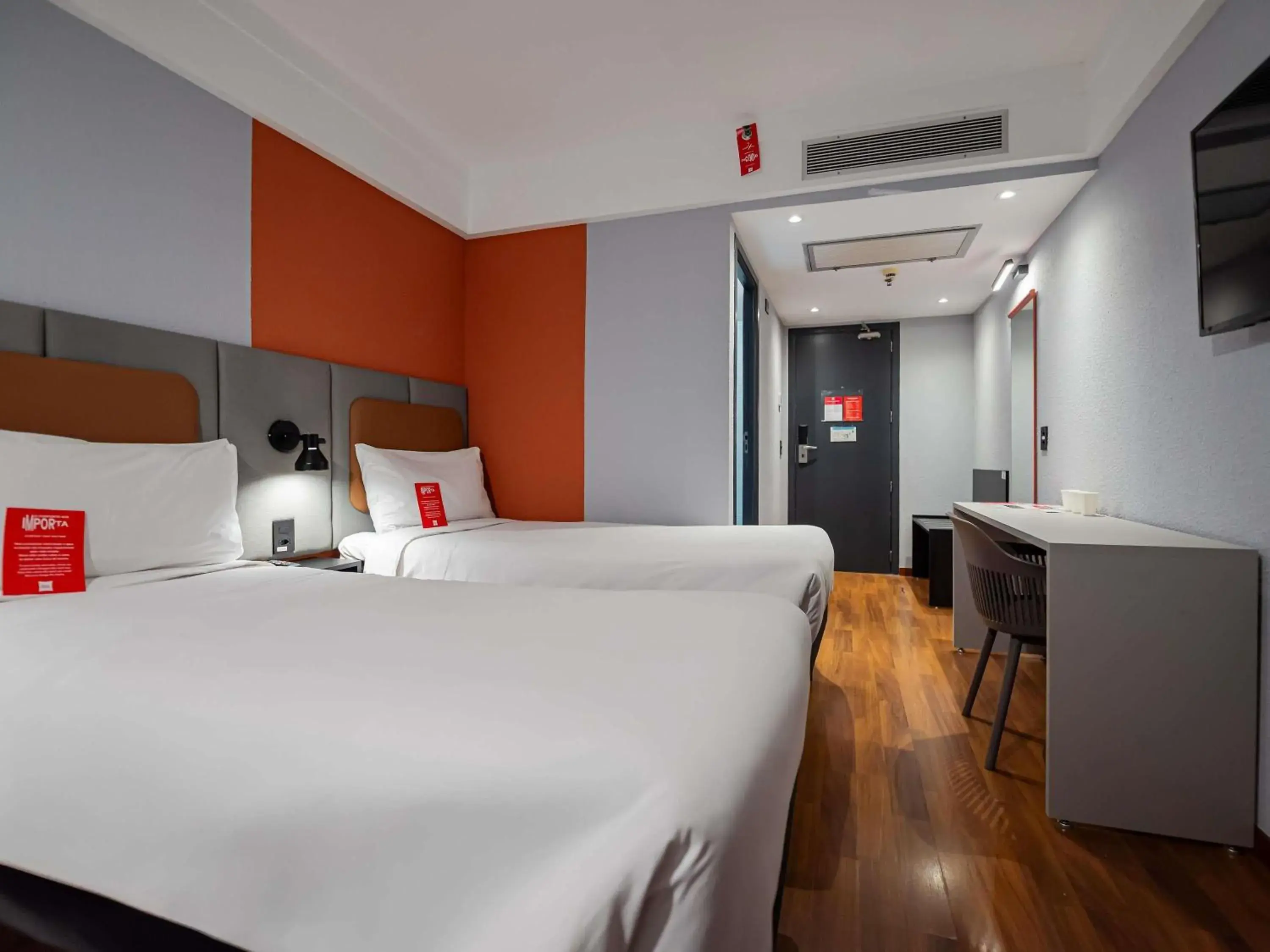 Bedroom, Bed in ibis Guarulhos Aeroporto Bedroom, Bed in ibis Guarulhos Aeroporto