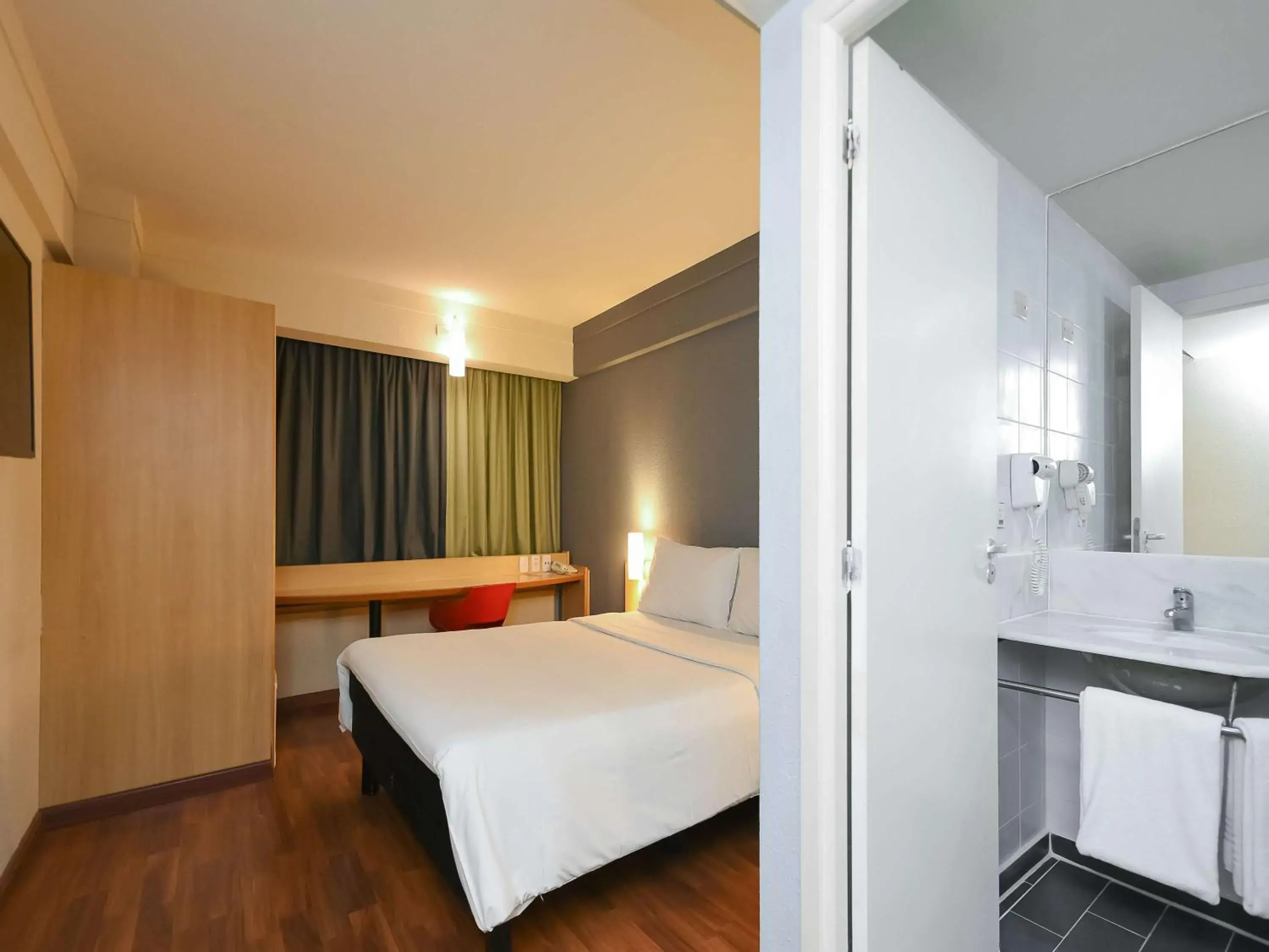 Bed in ibis Guarulhos Aeroporto Bed in ibis Guarulhos Aeroporto