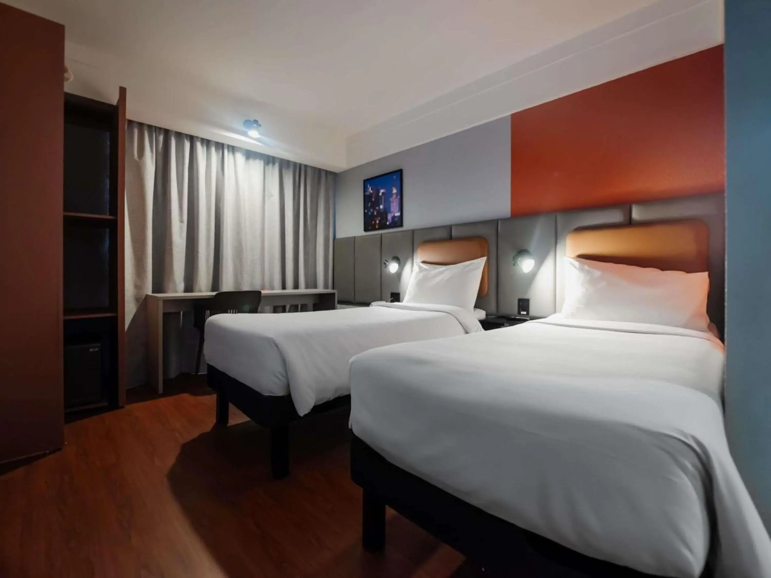 Bedroom, Bed in ibis Guarulhos Aeroporto Bedroom, Bed in ibis Guarulhos Aeroporto