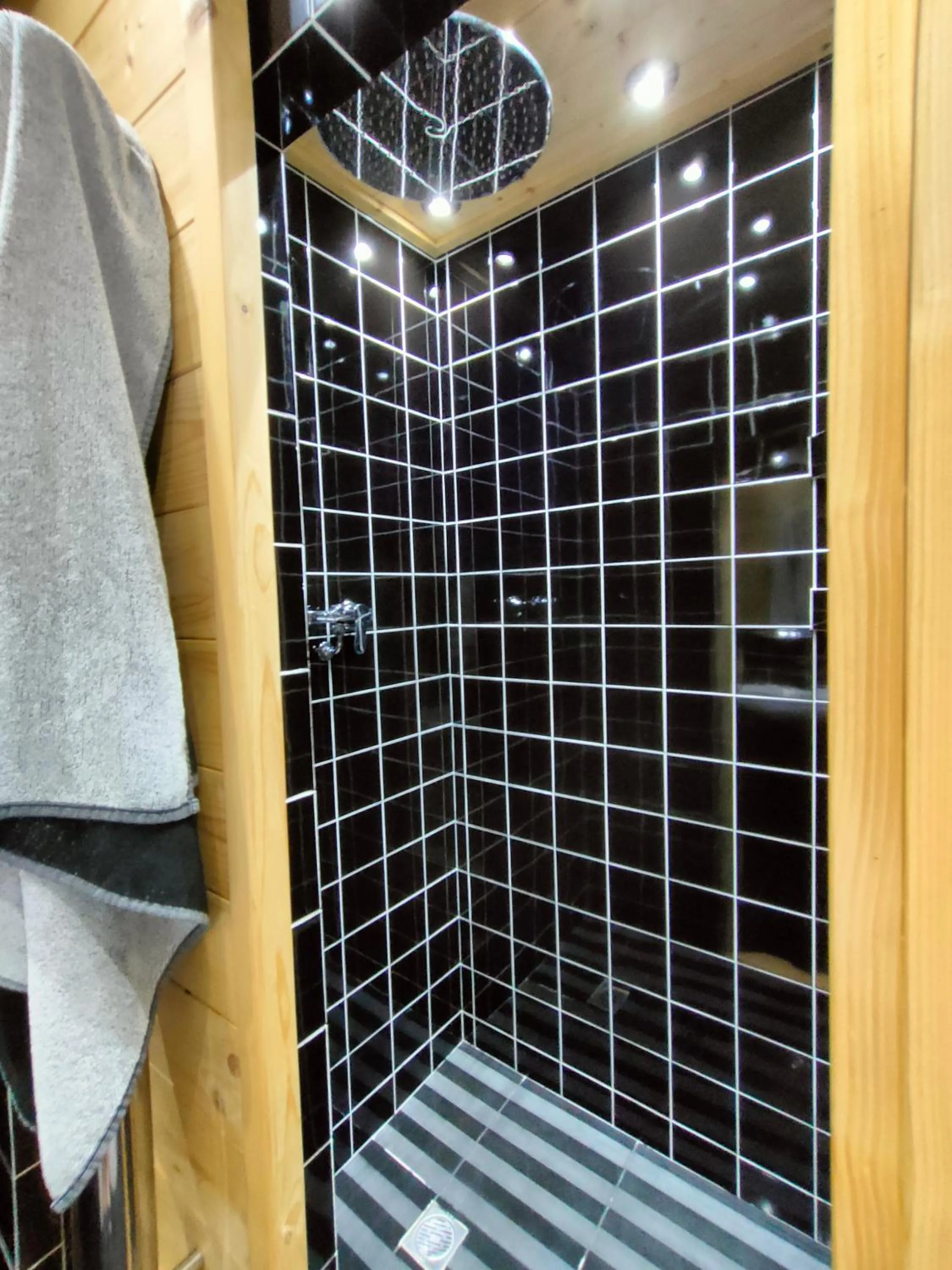 Shower in Hotel Plata