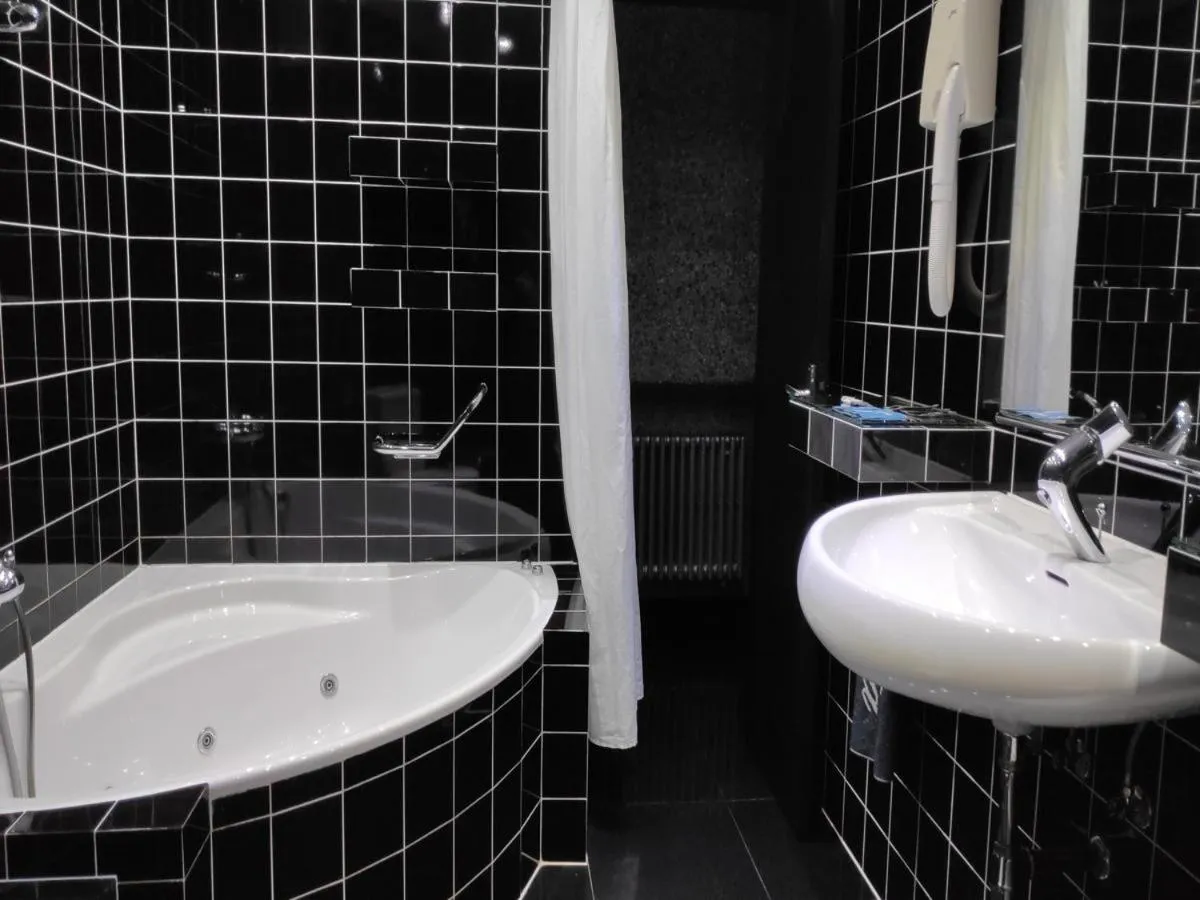 Shower in Hotel Plata