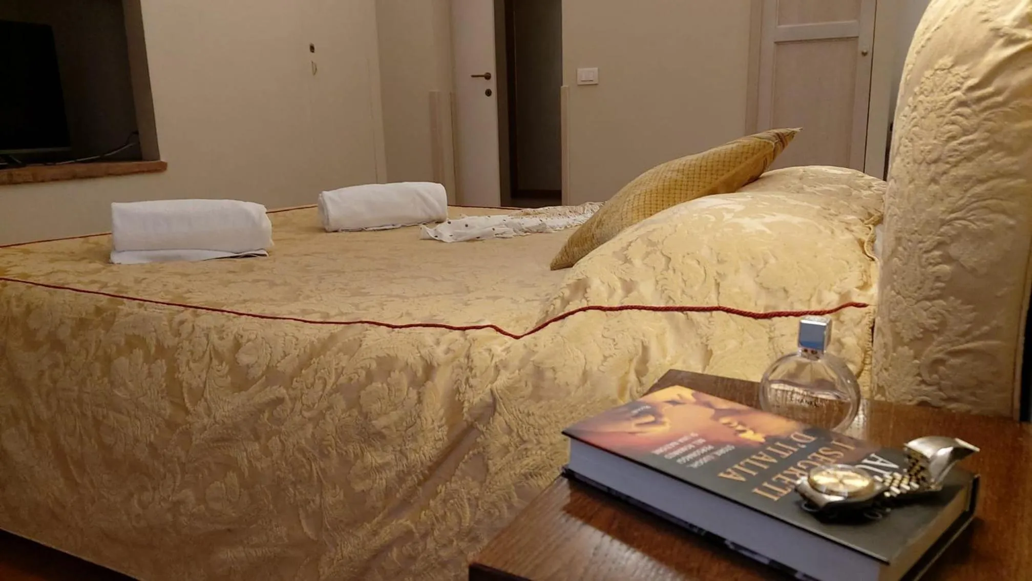 Bed in Tornabuoni La Petite Suite