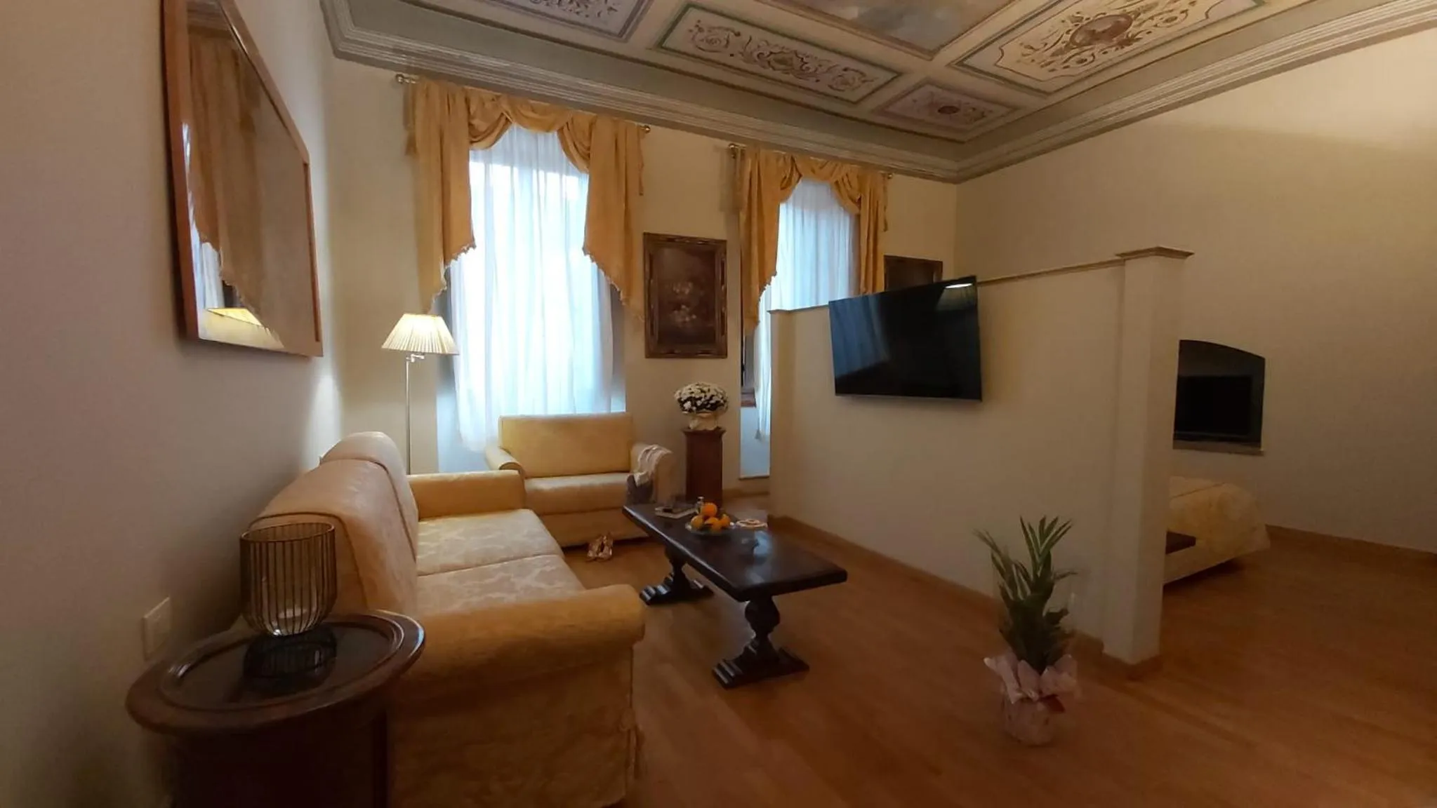 Tornabuoni La Petite Suite