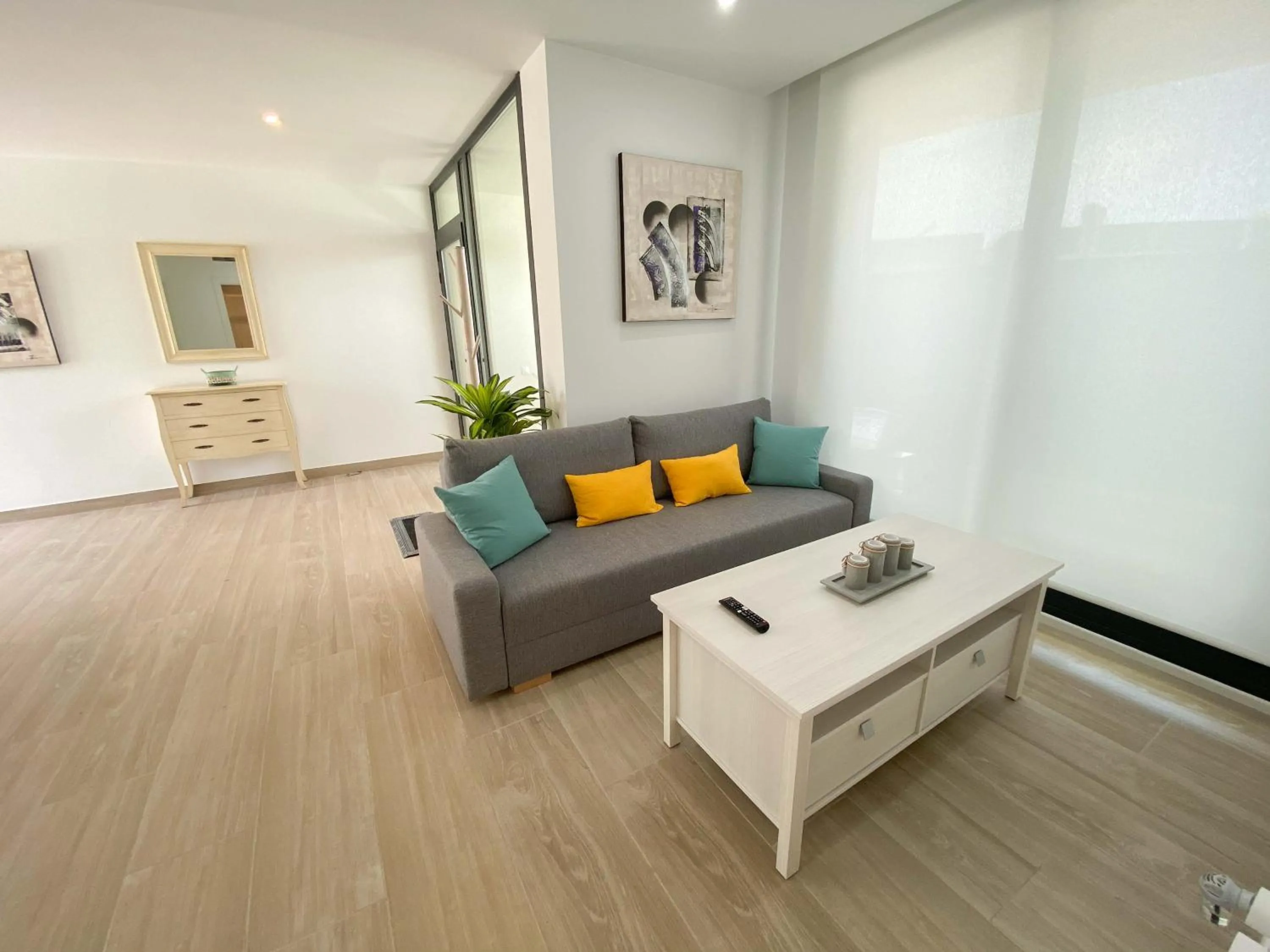 Communal lounge/ TV room in Tarifa Cozy House - Private Pool - Wifi - Modern