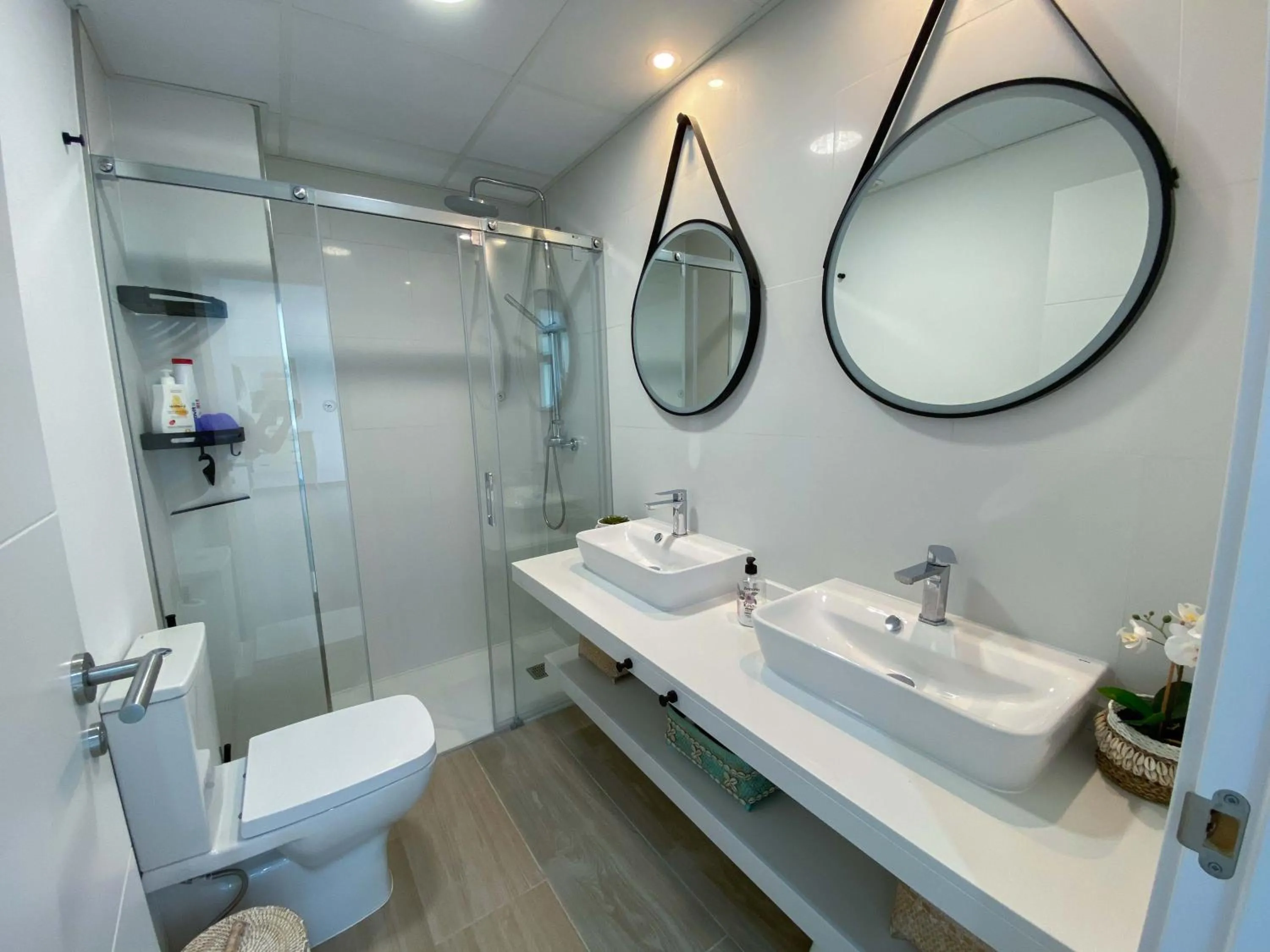 Bathroom in Tarifa Cozy House - Private Pool - Wifi - Modern