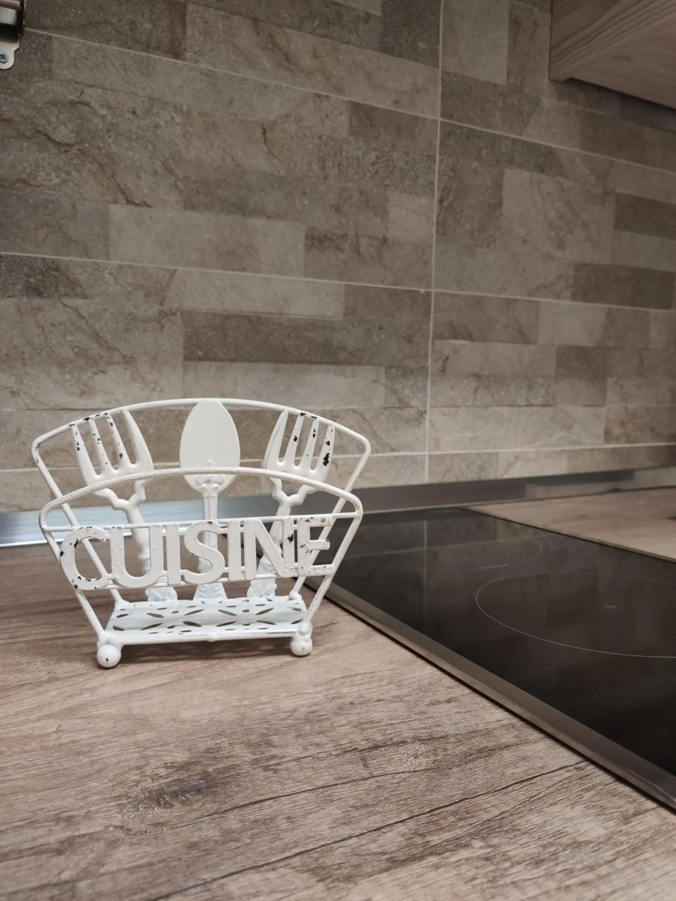 Kitchen or kitchenette in Tizzy Apartment & Rooms