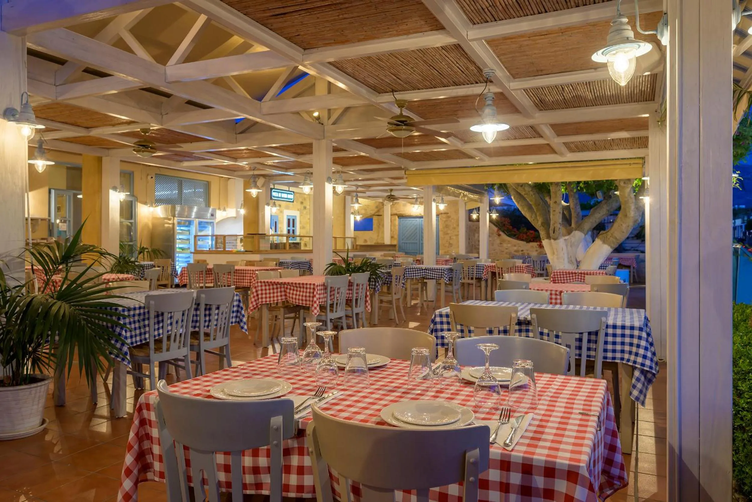 Restaurant/places to eat in Mythos Suites Hotel