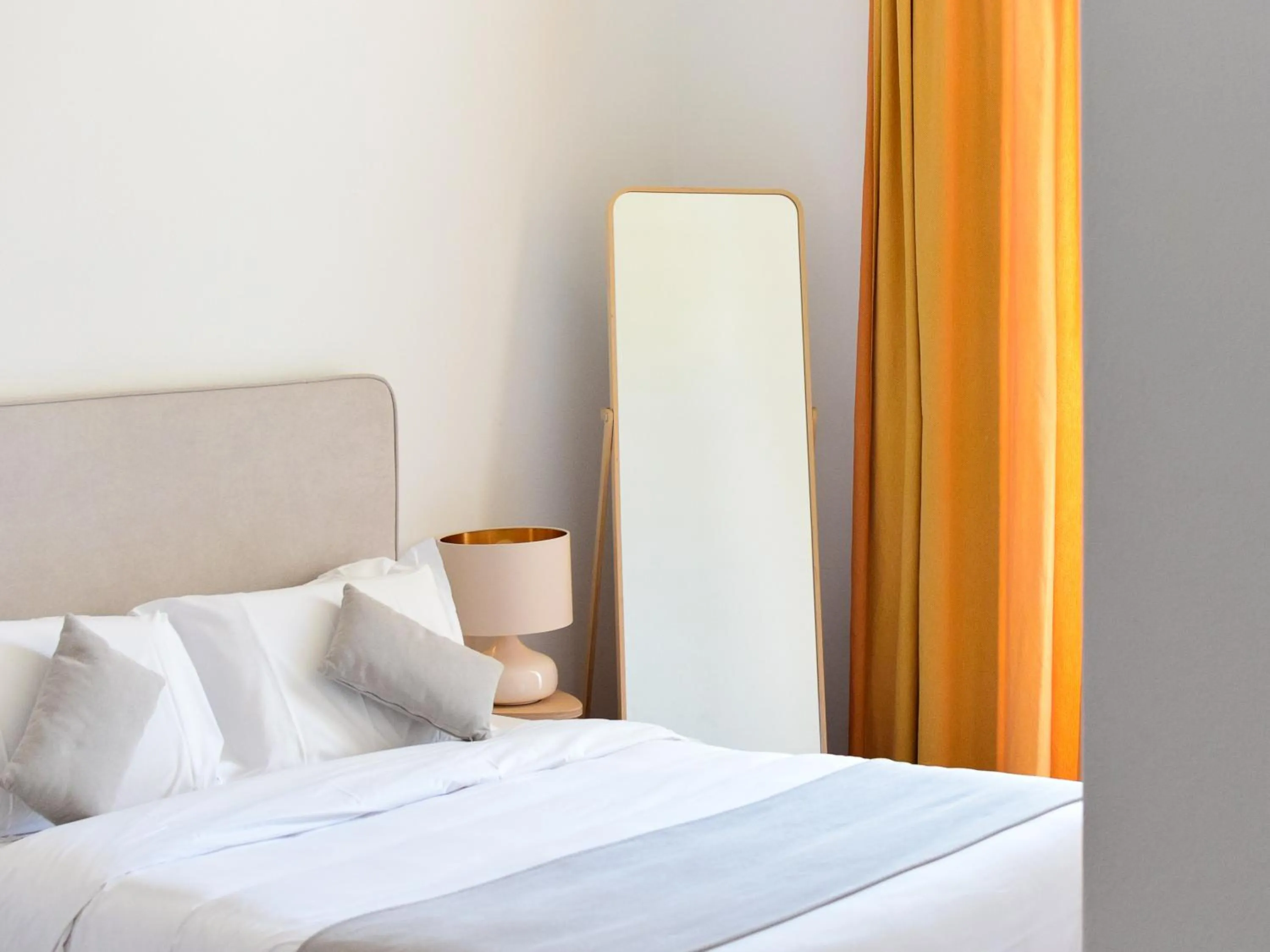 Bedroom, Bed in A Muralha