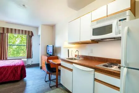 Bed in The Vistas 119 Modern studio with full kitchen 1st floor great location