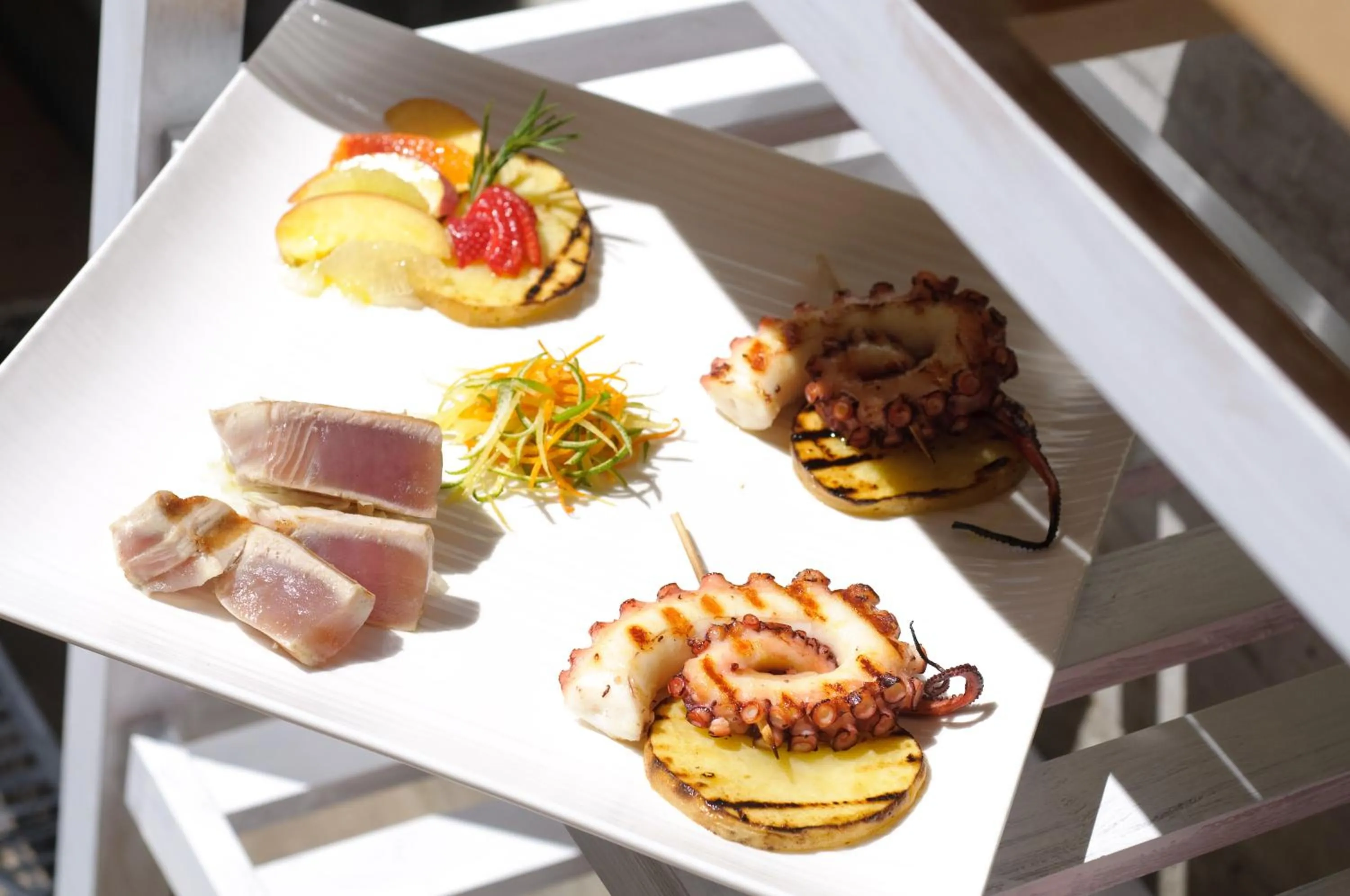 Restaurant/places to eat in Kiss Beachfront Hotel & Restaurant