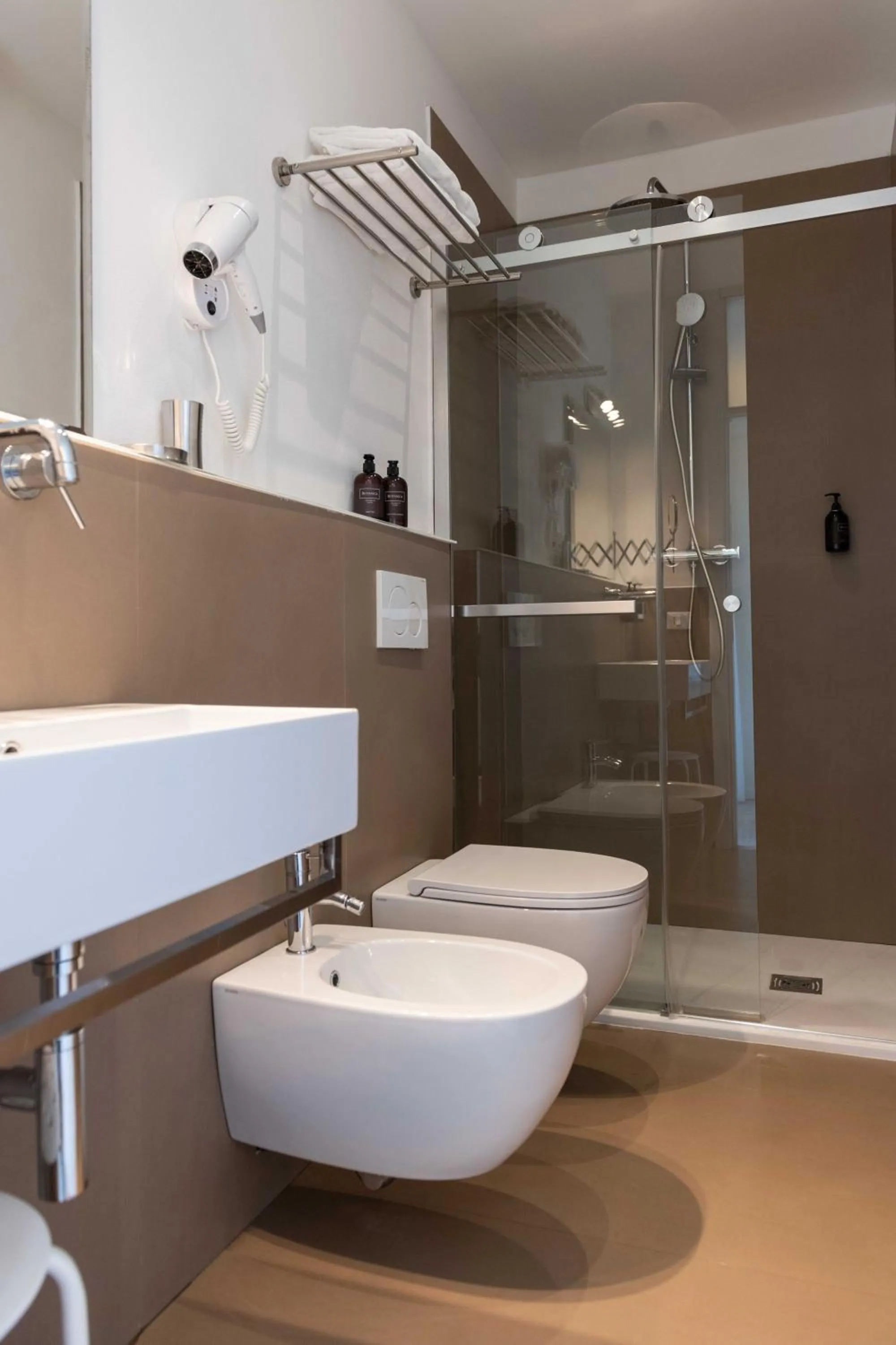 Bathroom in Kiss Beachfront Hotel & Restaurant