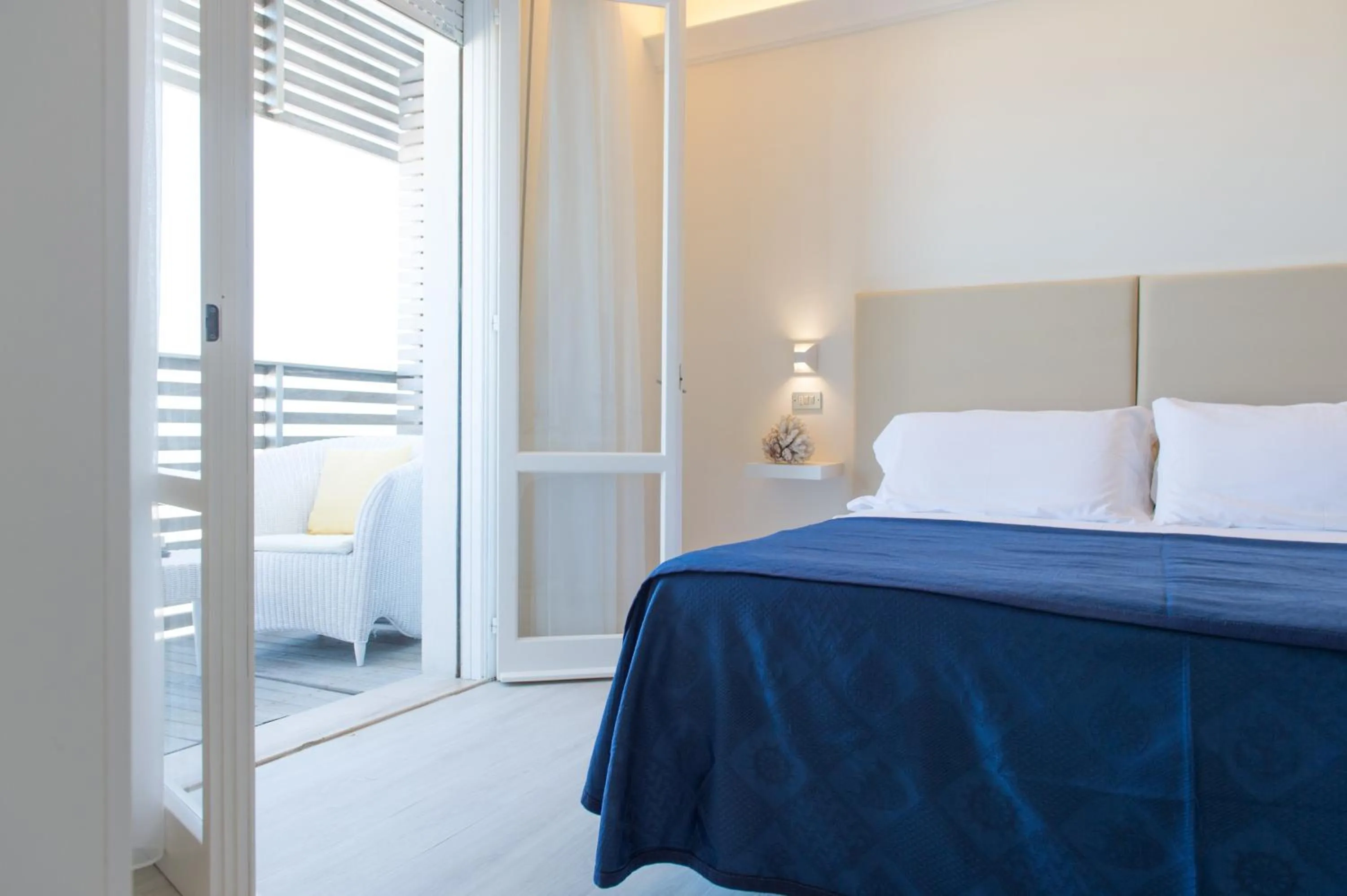 Balcony/Terrace, Bed in Kiss Beachfront Hotel & Restaurant