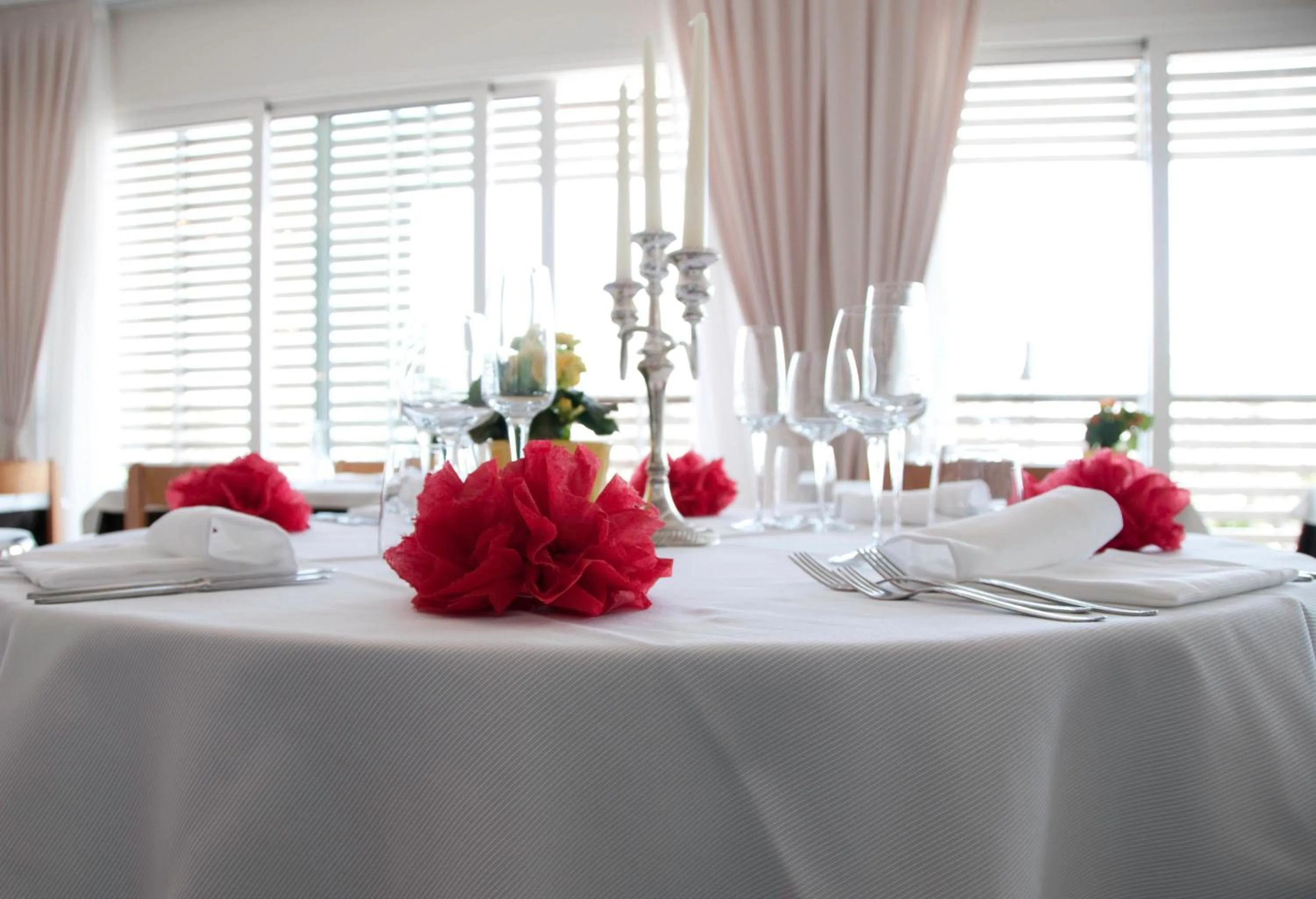 Restaurant/places to eat in Kiss Beachfront Hotel & Restaurant