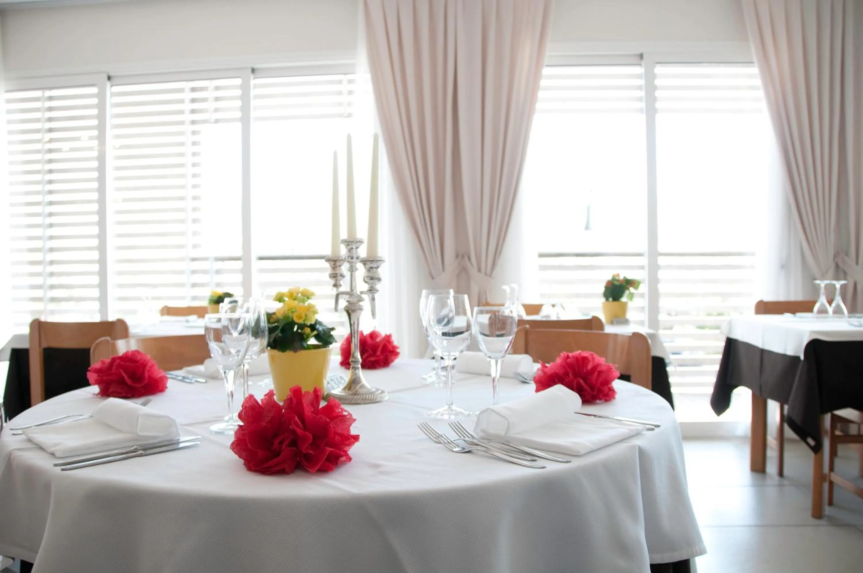 Restaurant/places to eat in Kiss Beachfront Hotel & Restaurant