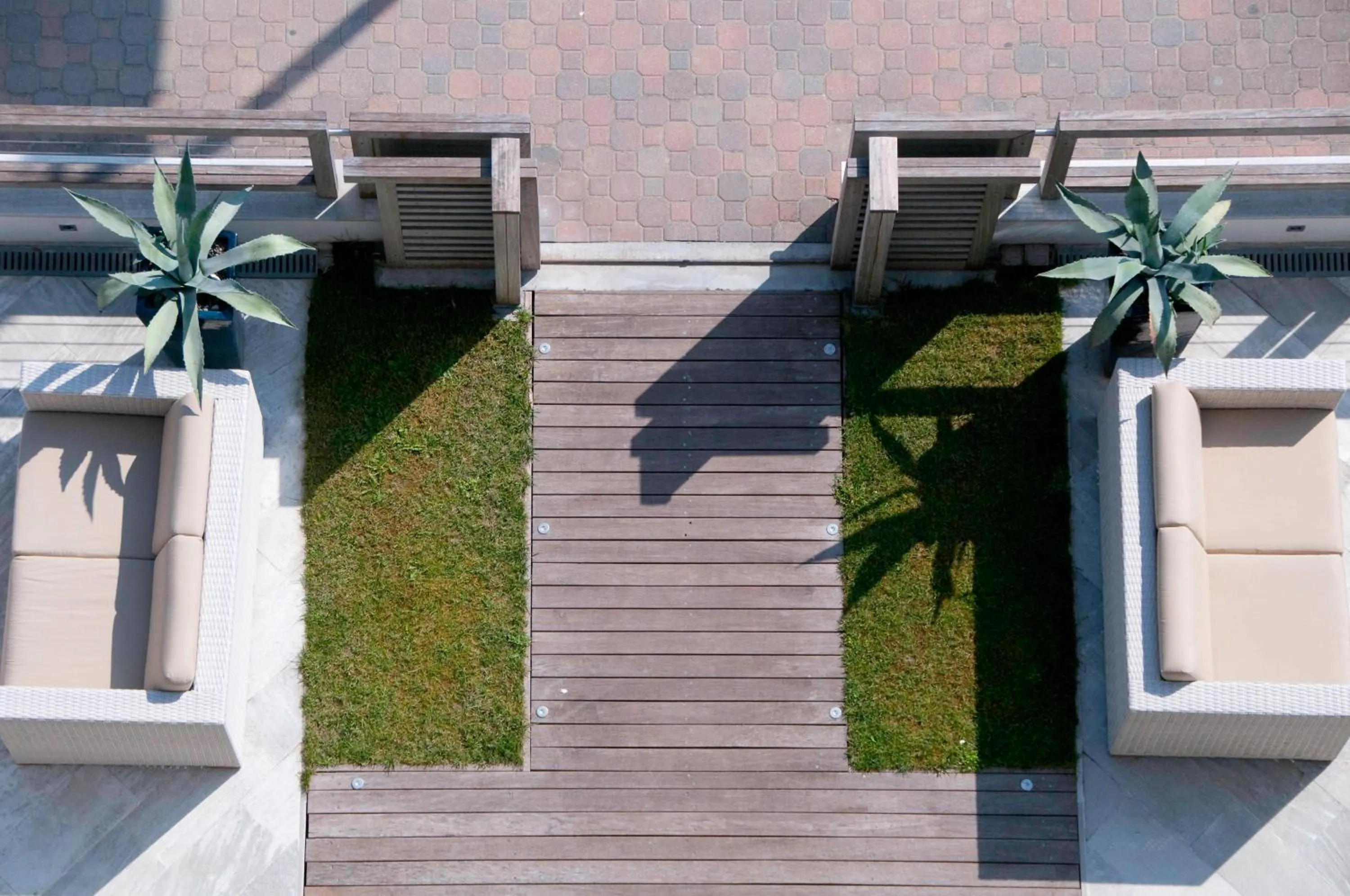 Garden in Kiss Beachfront Hotel & Restaurant