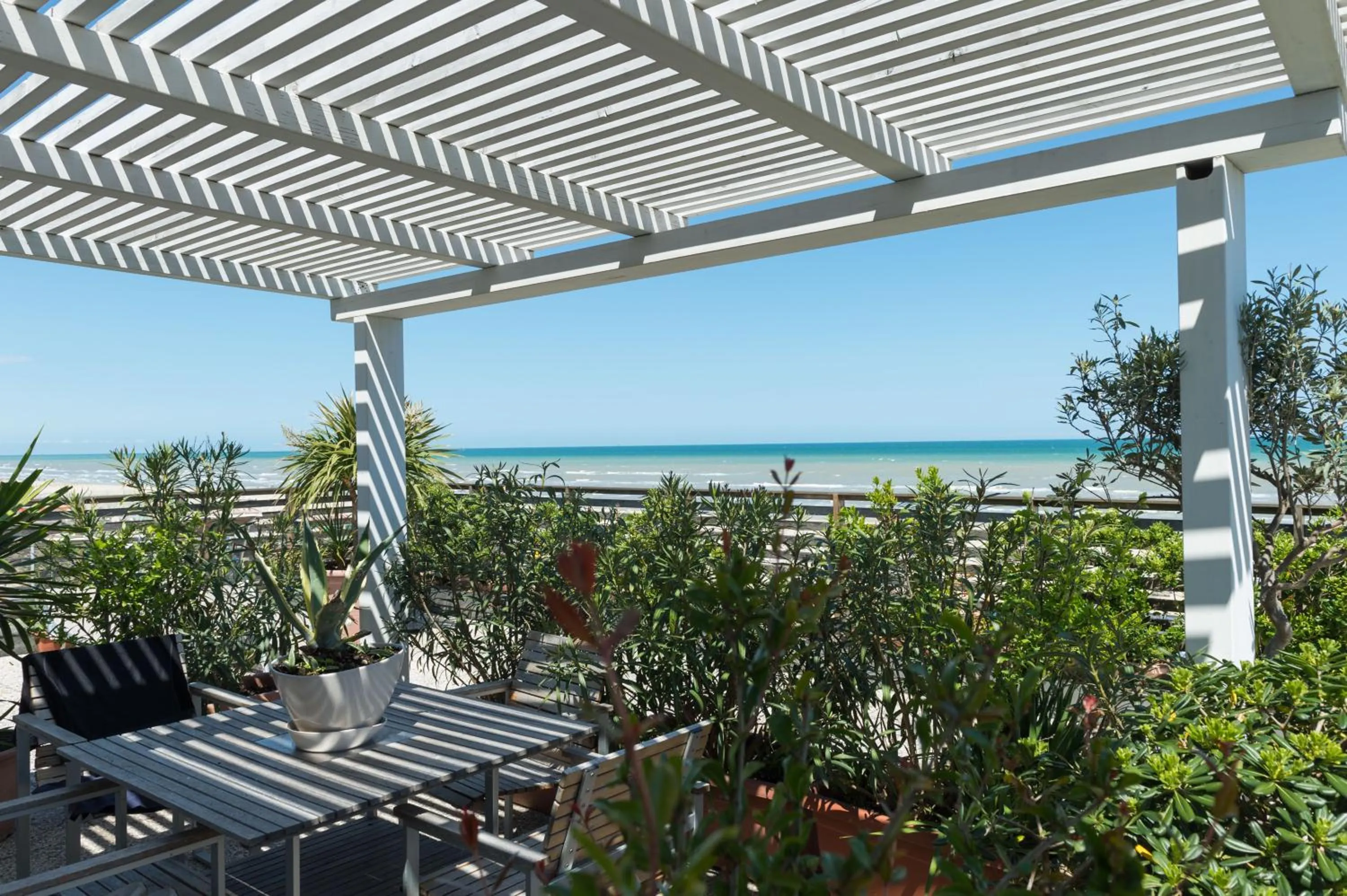 Patio in Kiss Beachfront Hotel & Restaurant