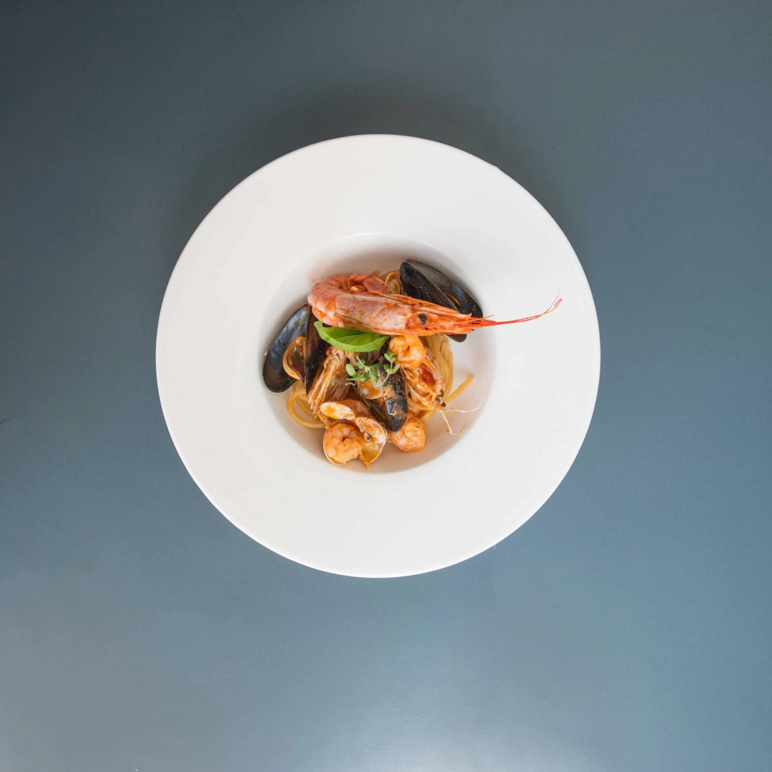 Food and drinks in Kiss Beachfront Hotel & Restaurant