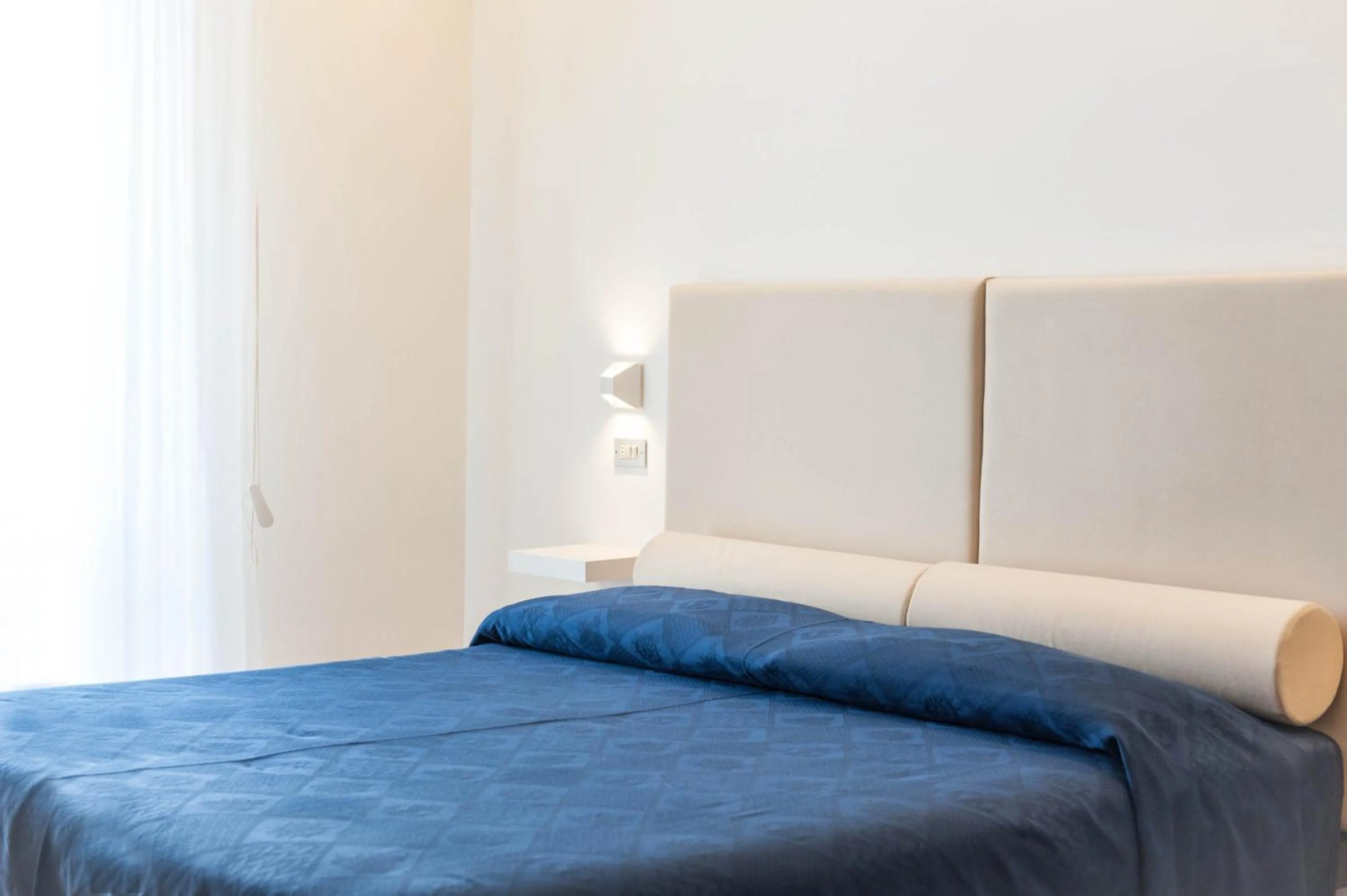 Bed in Kiss Beachfront Hotel & Restaurant