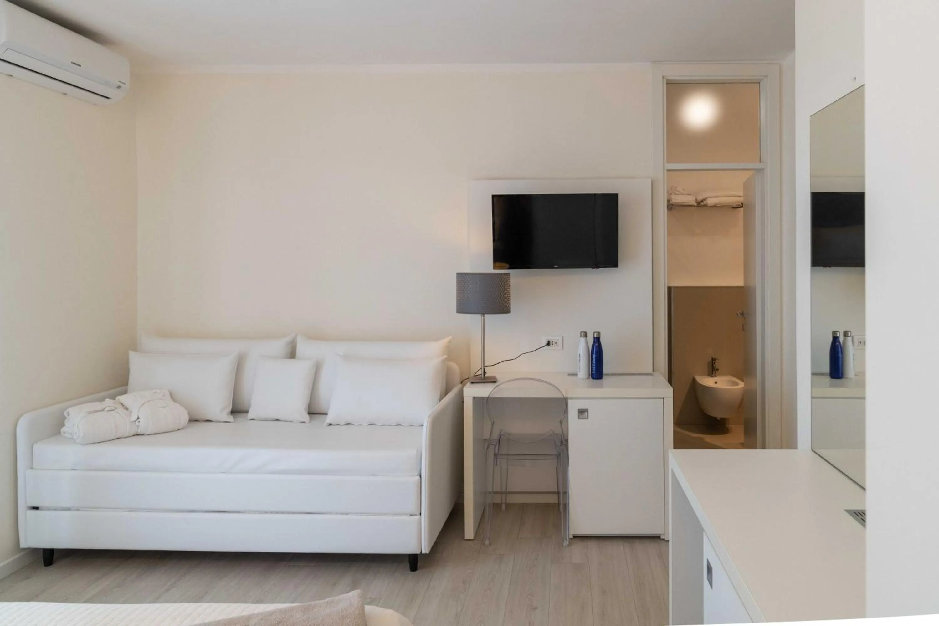 Bedroom in Kiss Beachfront Hotel & Restaurant