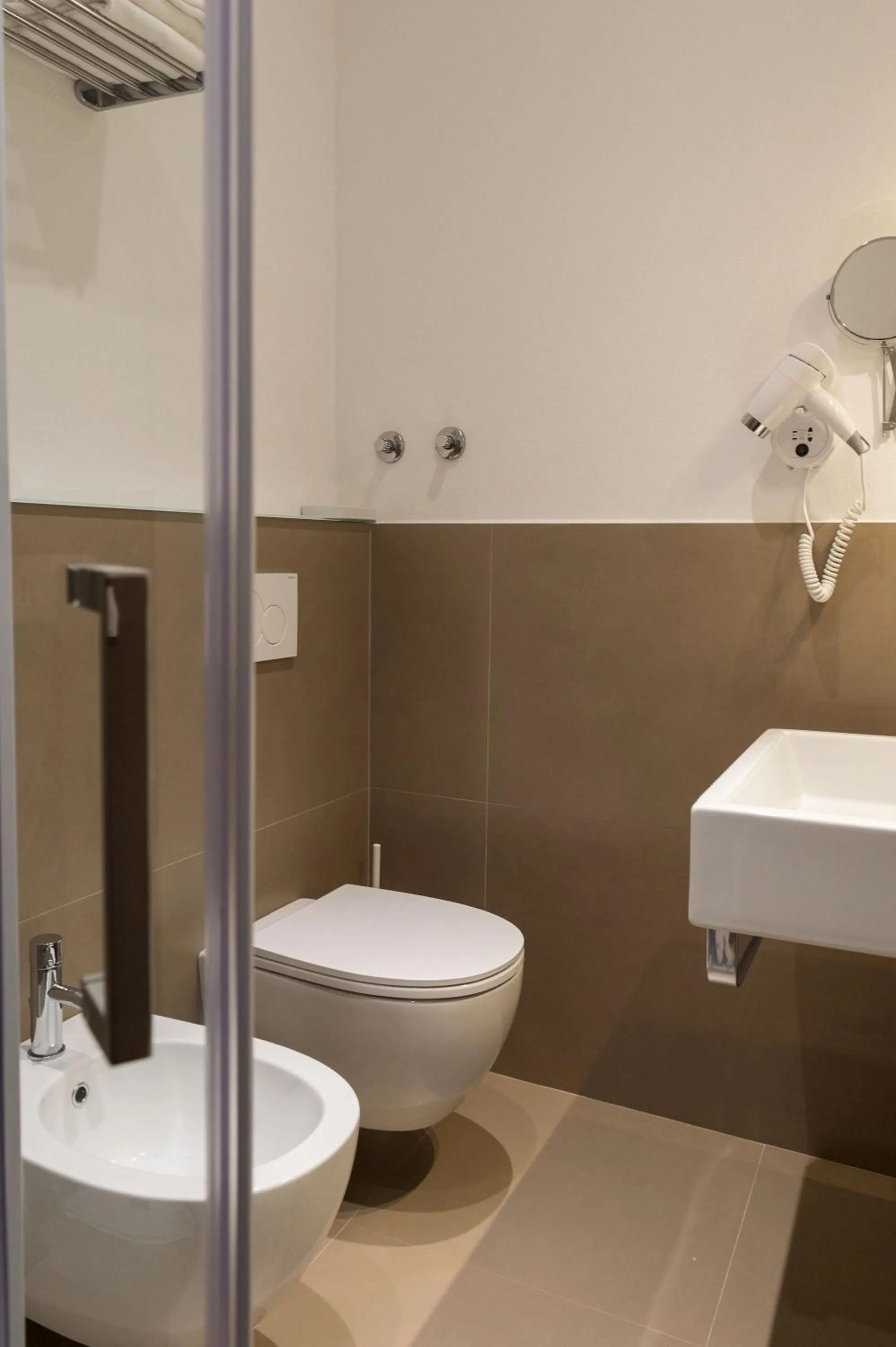 Bathroom in Kiss Beachfront Hotel & Restaurant