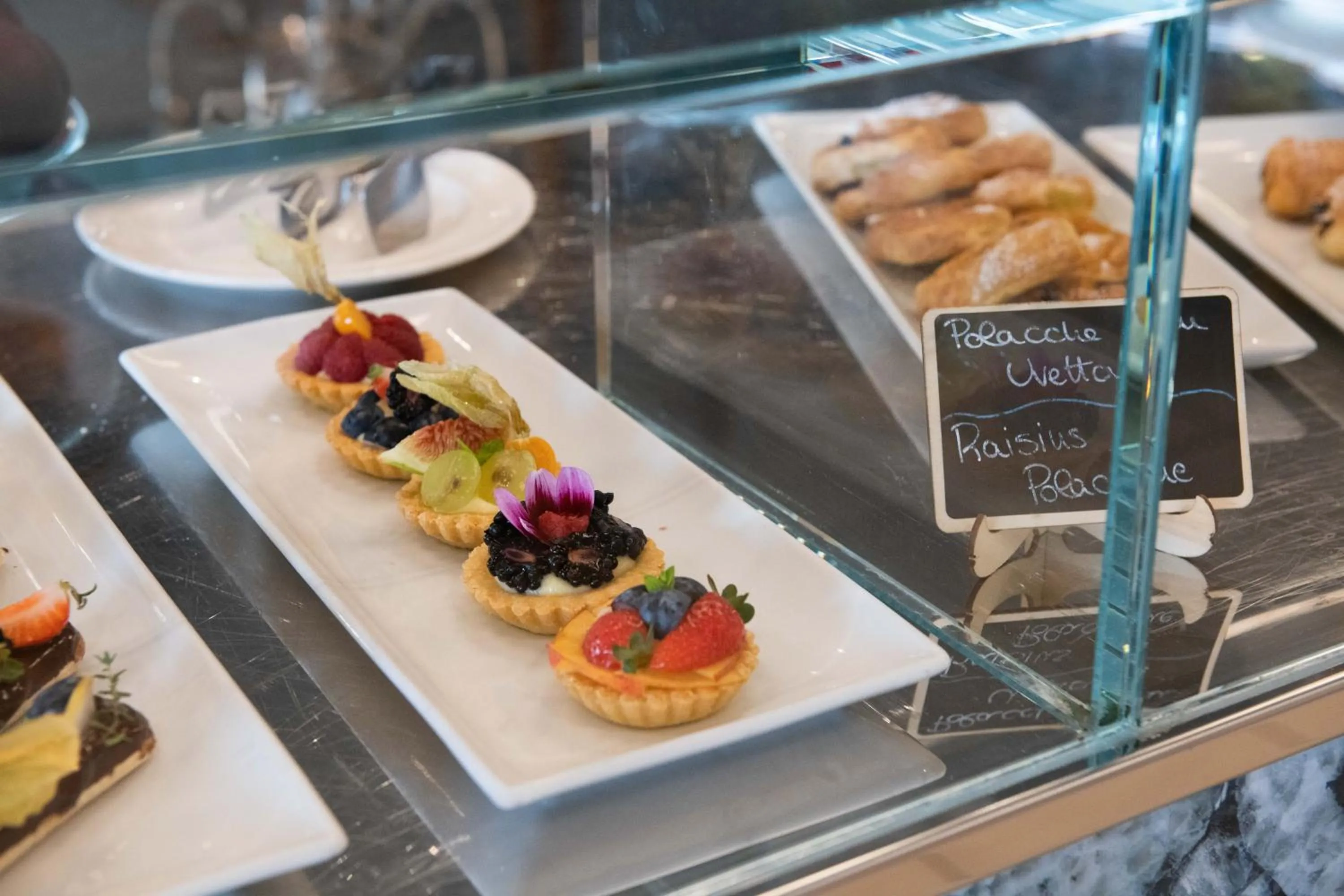 Restaurant/places to eat in Kiss Beachfront Hotel & Restaurant