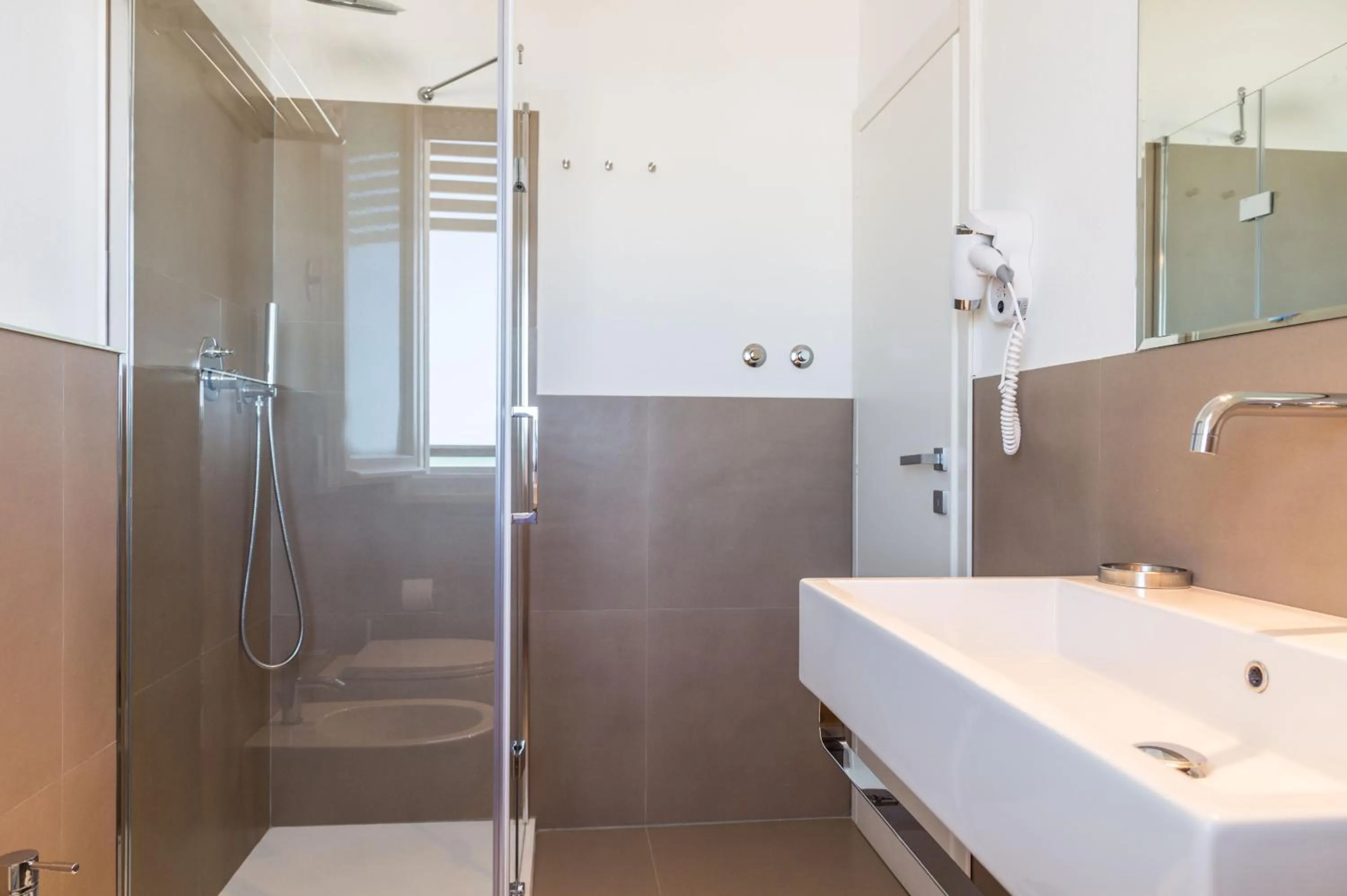 Toilet in Kiss Beachfront Hotel & Restaurant