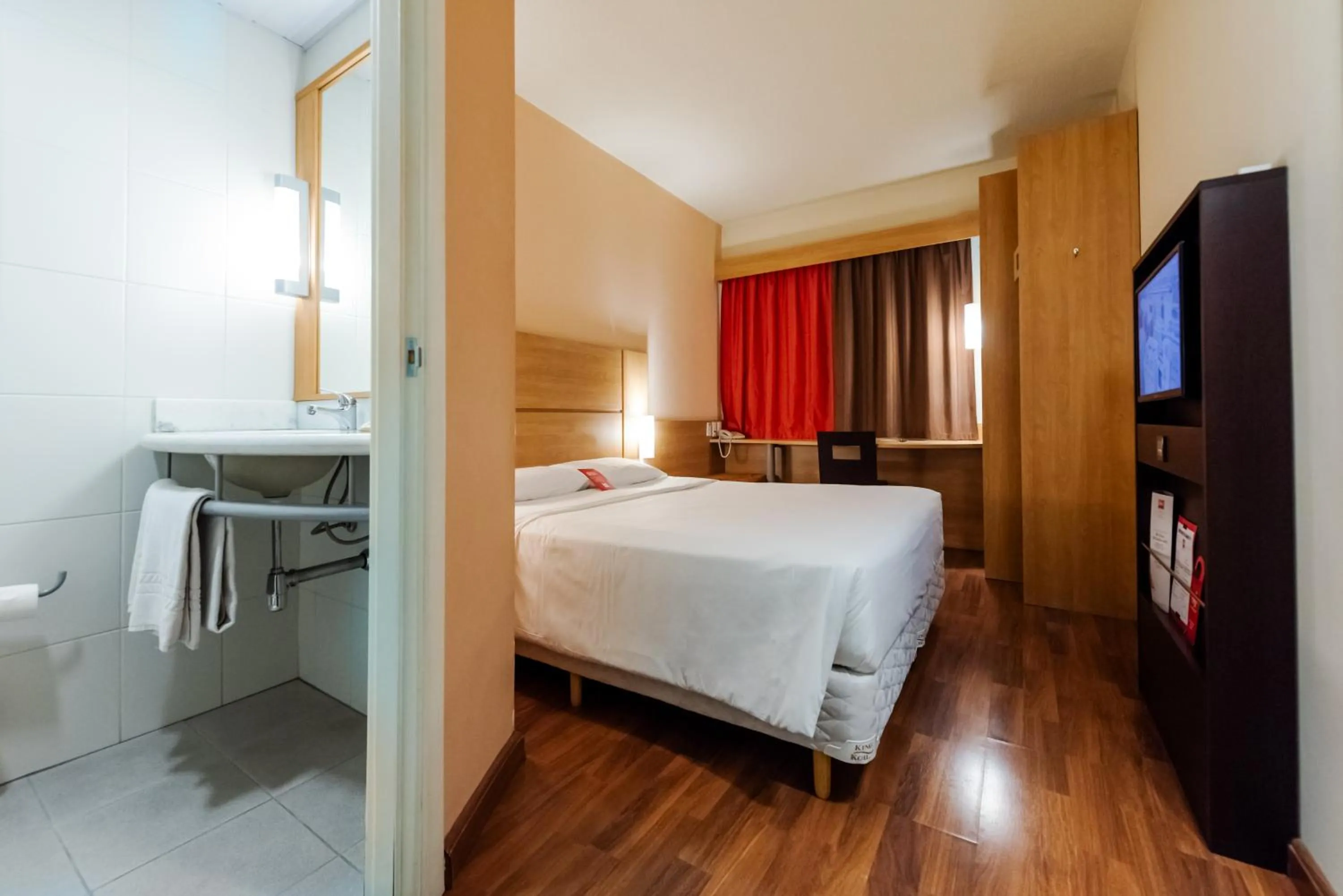 Bedroom, Bed in ibis Novo Hamburgo