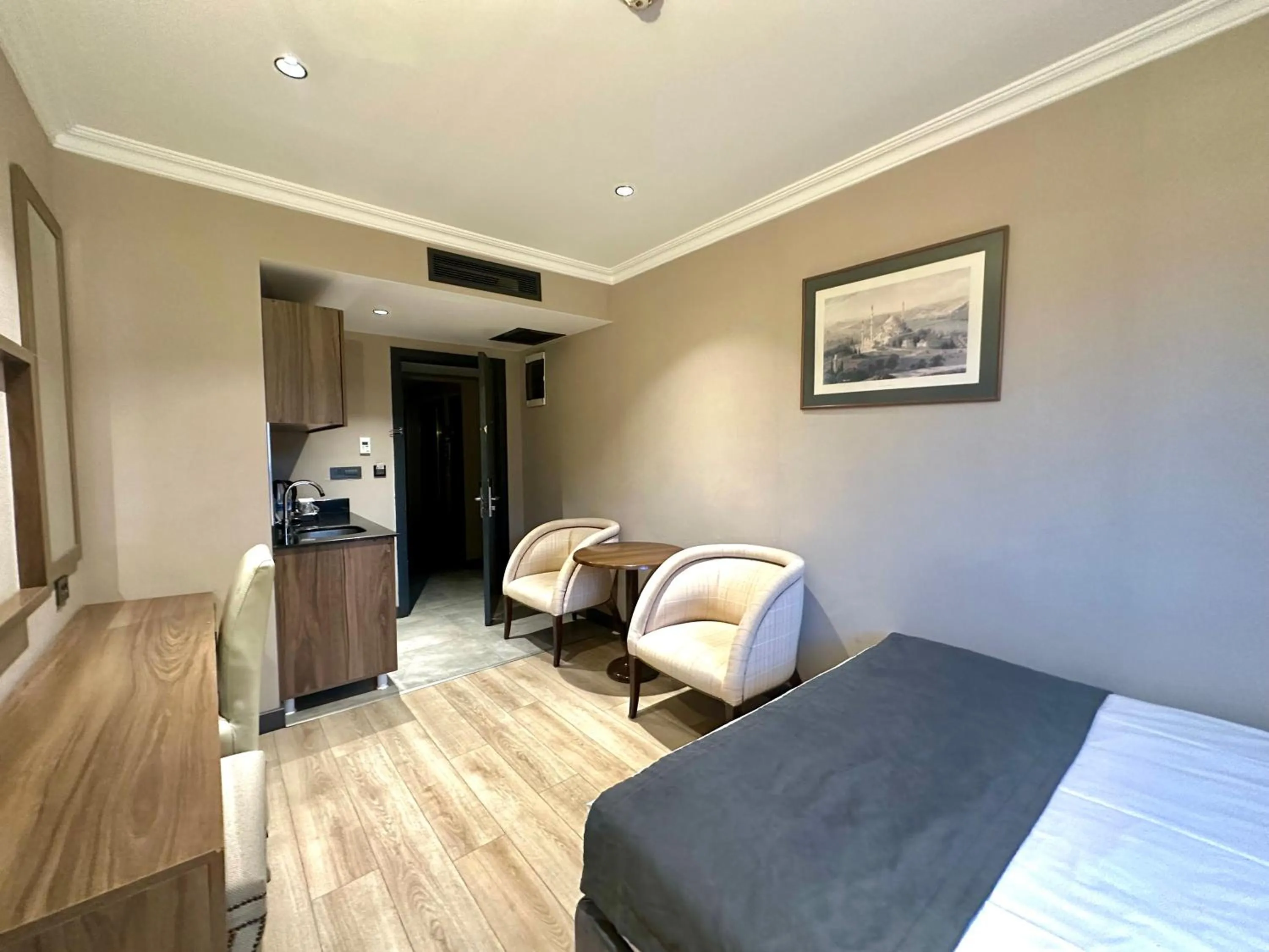 Seating area, Bed in Mineo Hotel Taksim