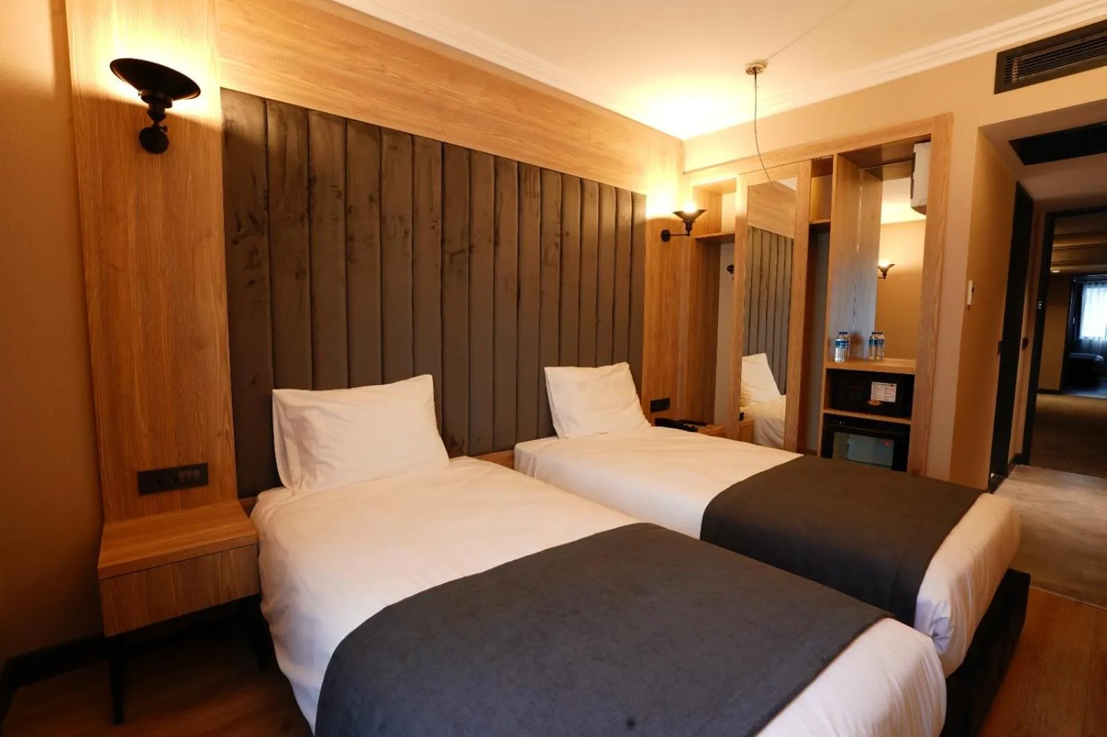 Photo of the whole room, Bed in Mineo Hotel Taksim