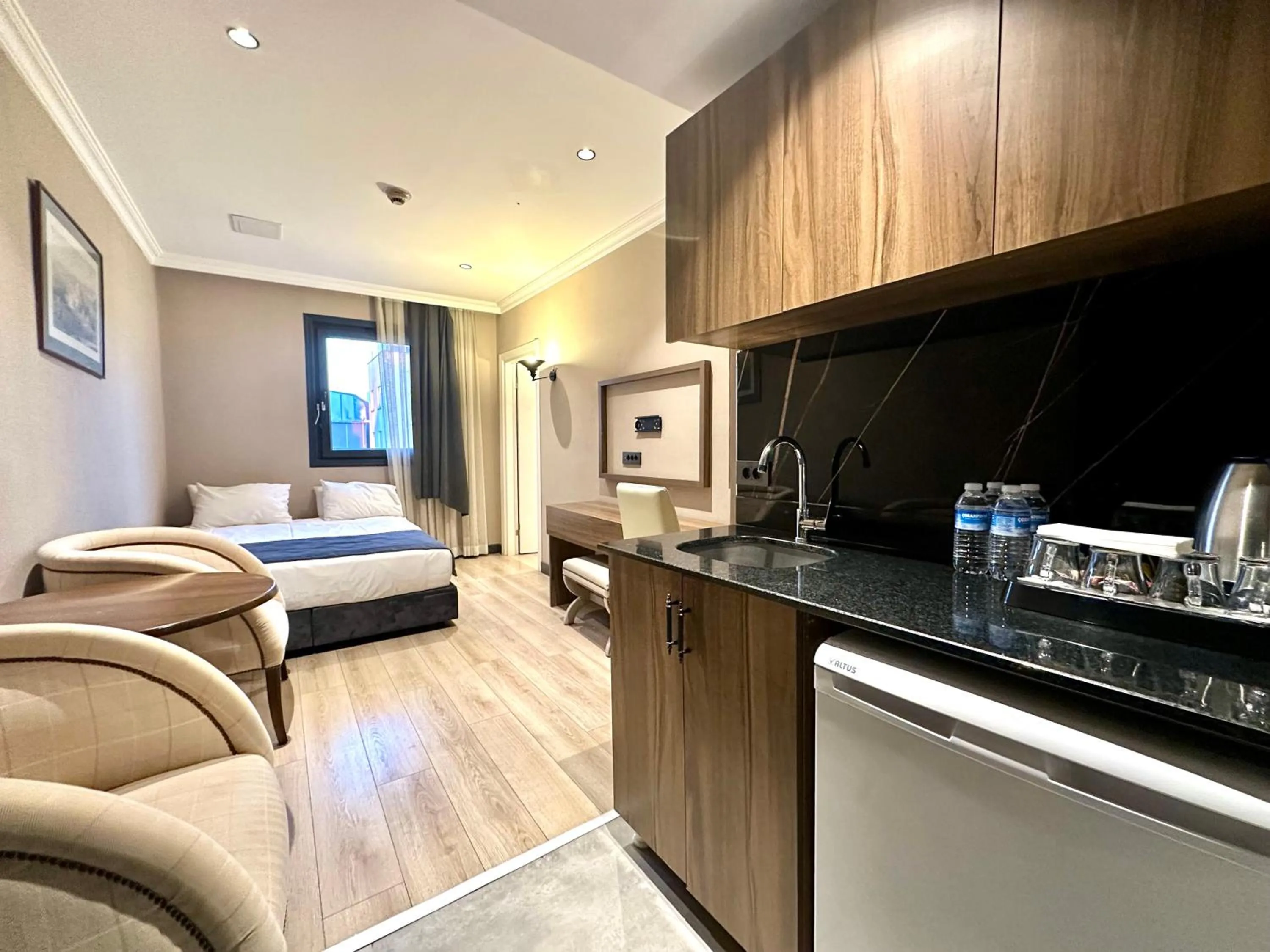 Photo of the whole room, Bed in Mineo Hotel Taksim