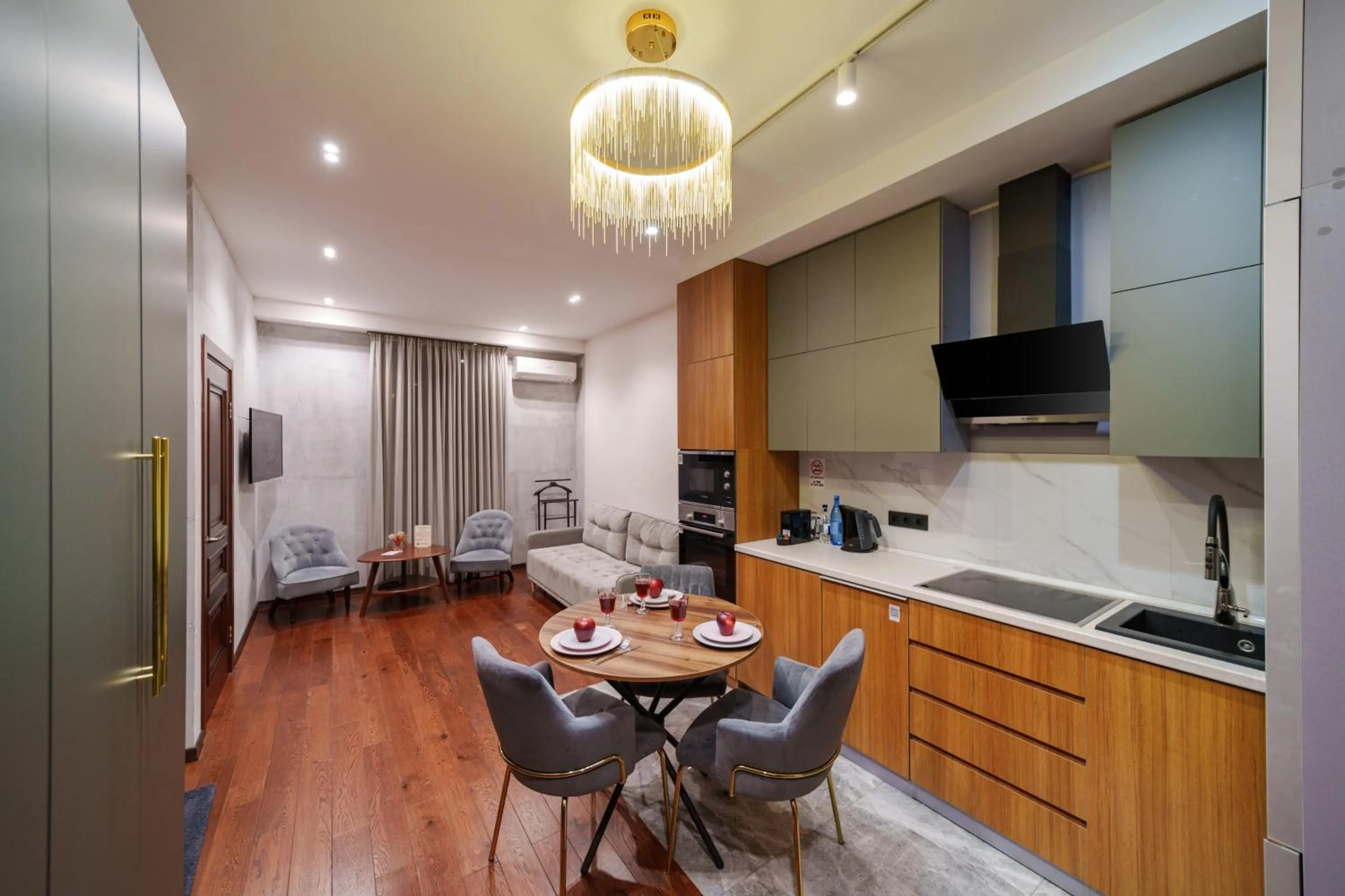 TV and multimedia in Arch Apart Hotel