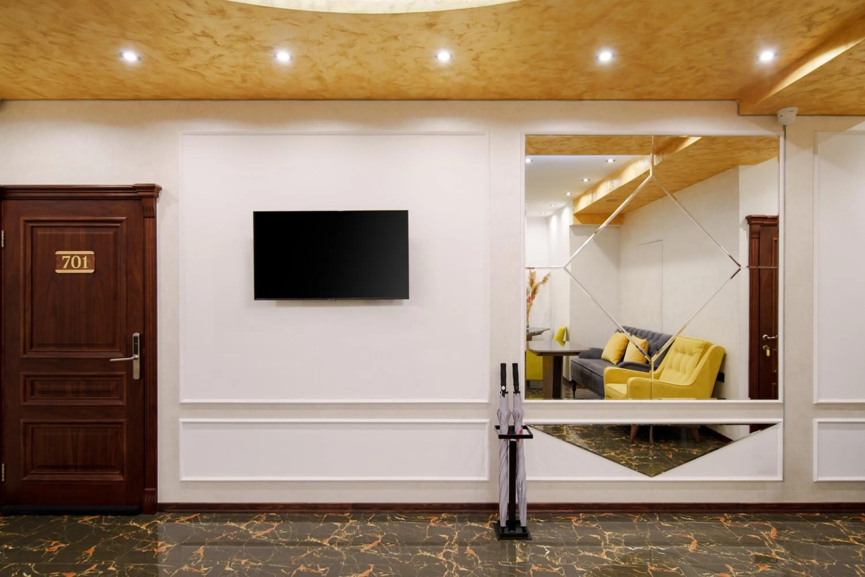 Communal lounge/ TV room in Arch Apart Hotel
