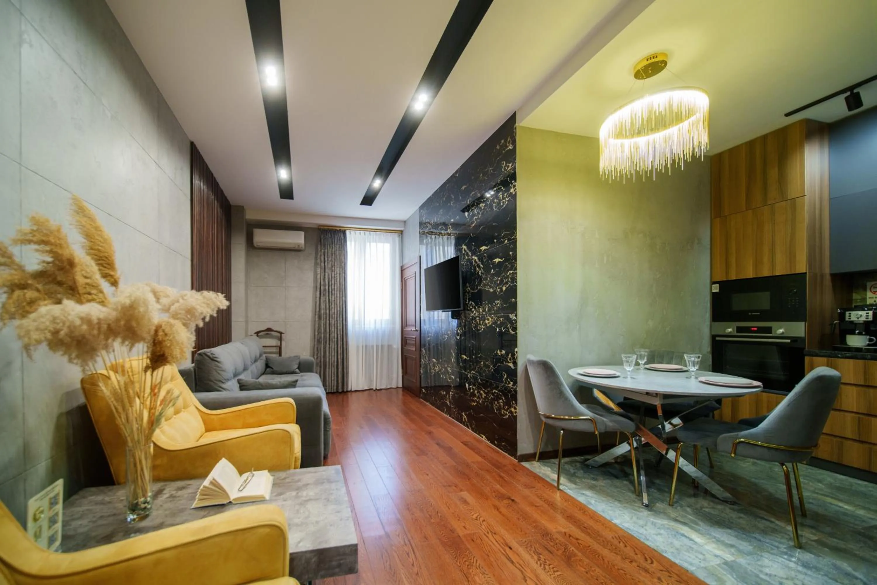 TV and multimedia in Arch Apart Hotel