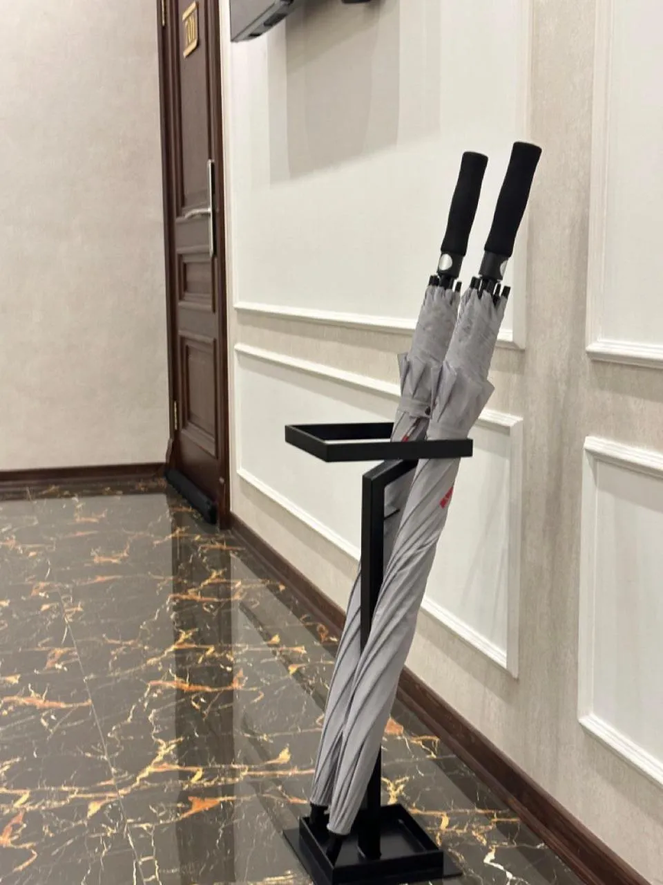 Communal lounge/ TV room in Arch Apart Hotel