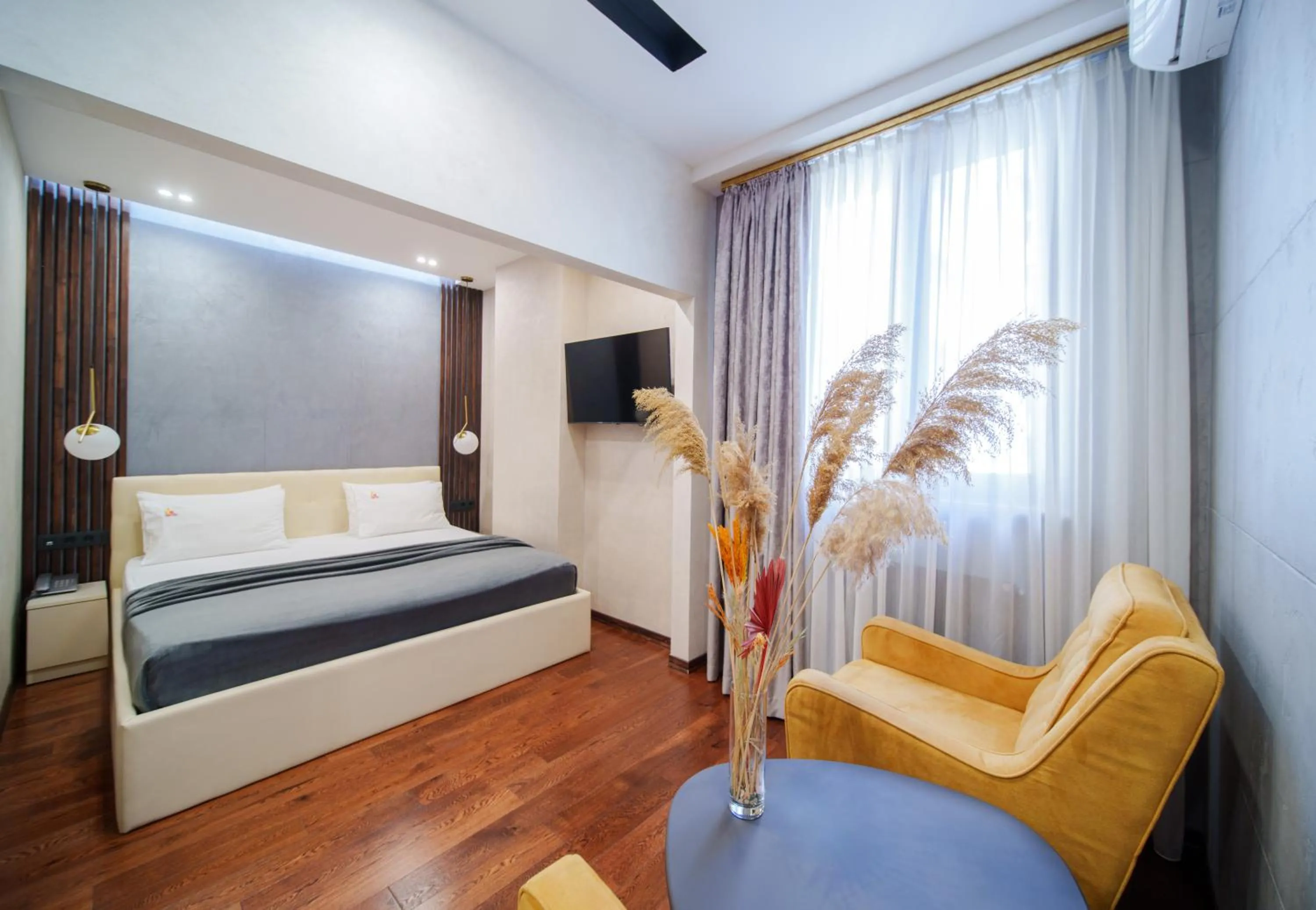 Bed in Arch Apart Hotel