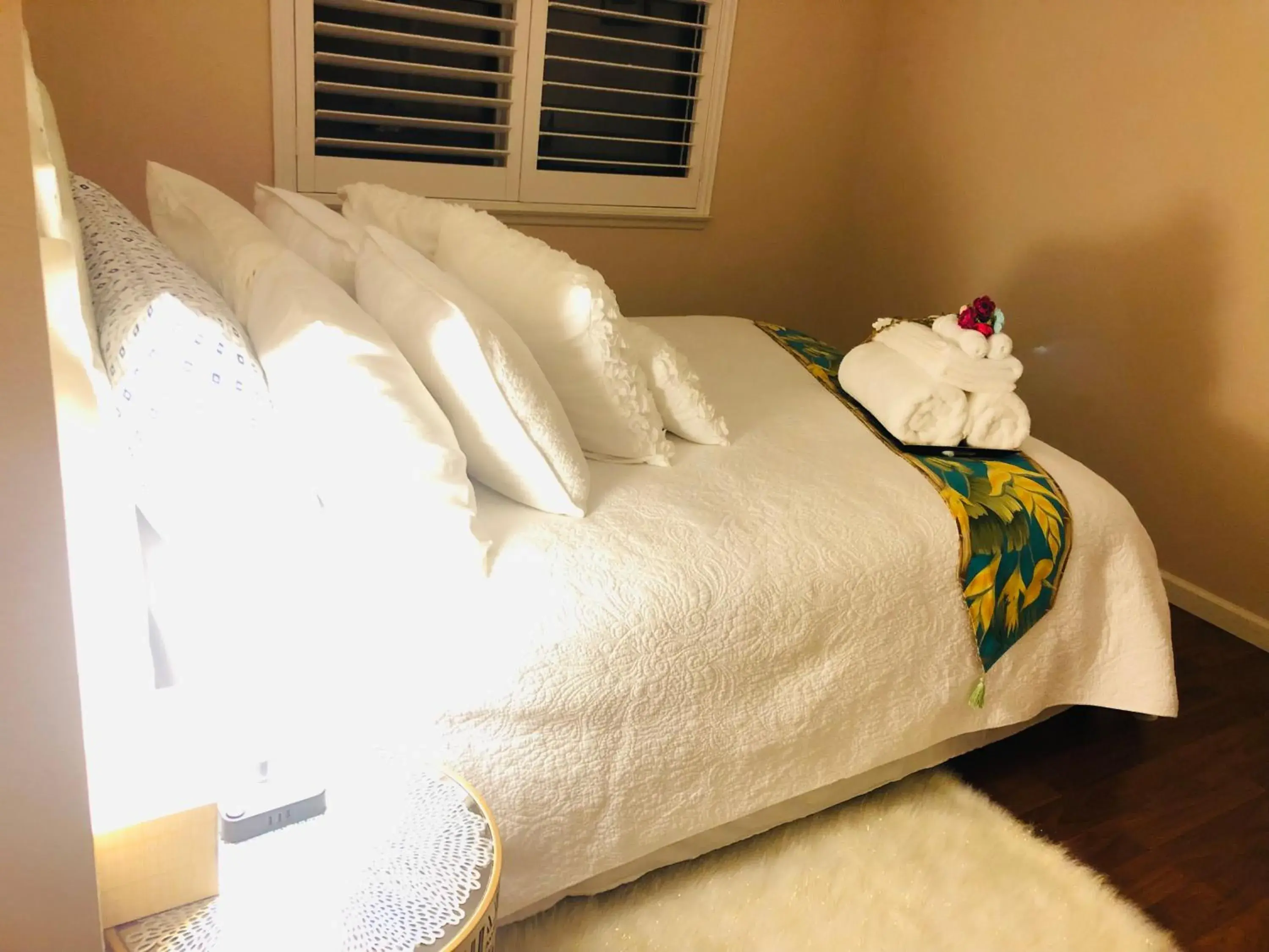 Deluxe Double Room - single occupancy in Balloons and Wine Deluxe Double Room - single occupancy in Balloons and Wine