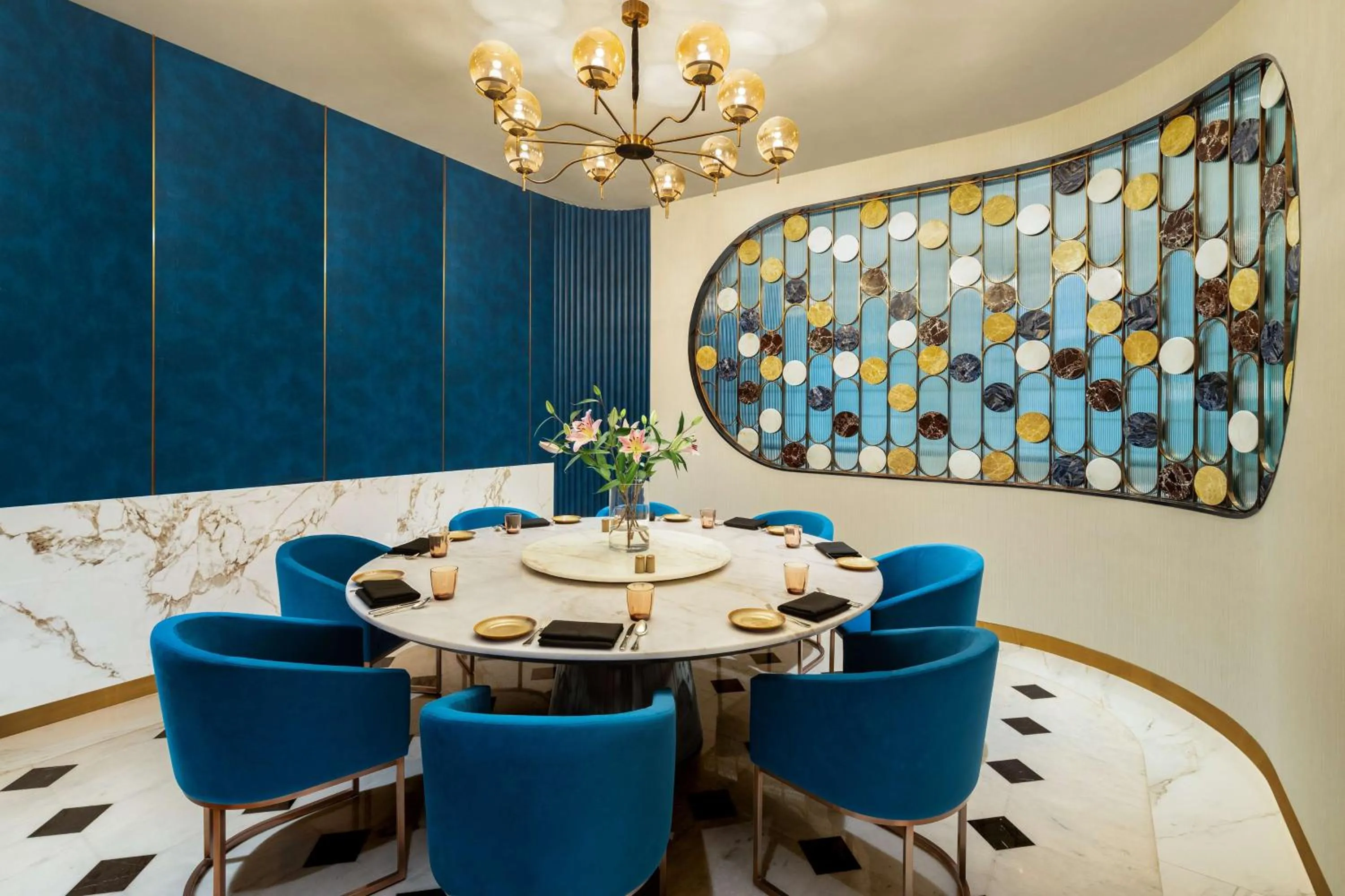 Restaurant/places to eat in Radisson Mumbai Goregaon