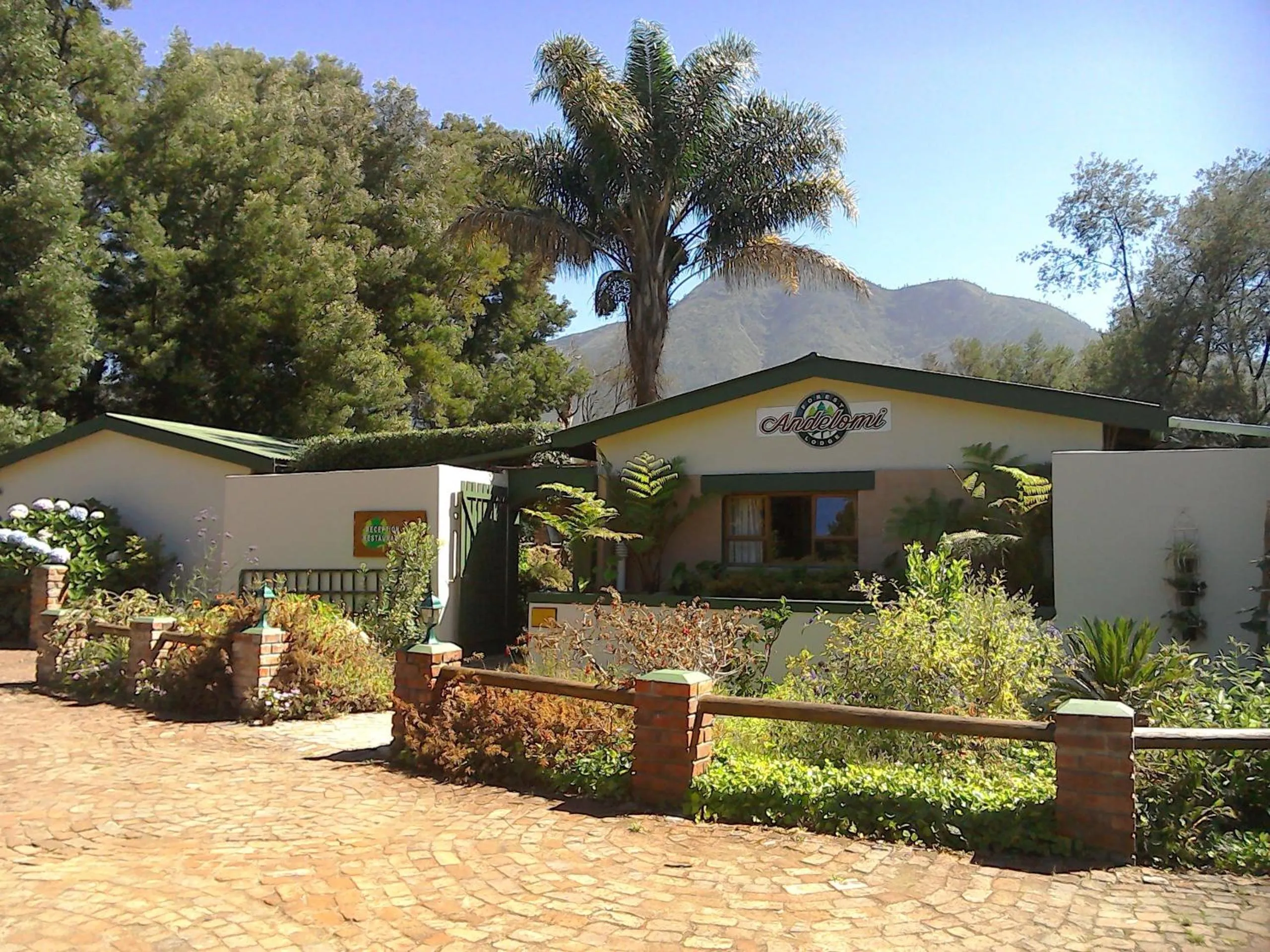 Facade/entrance in Andelomi Forest Lodge