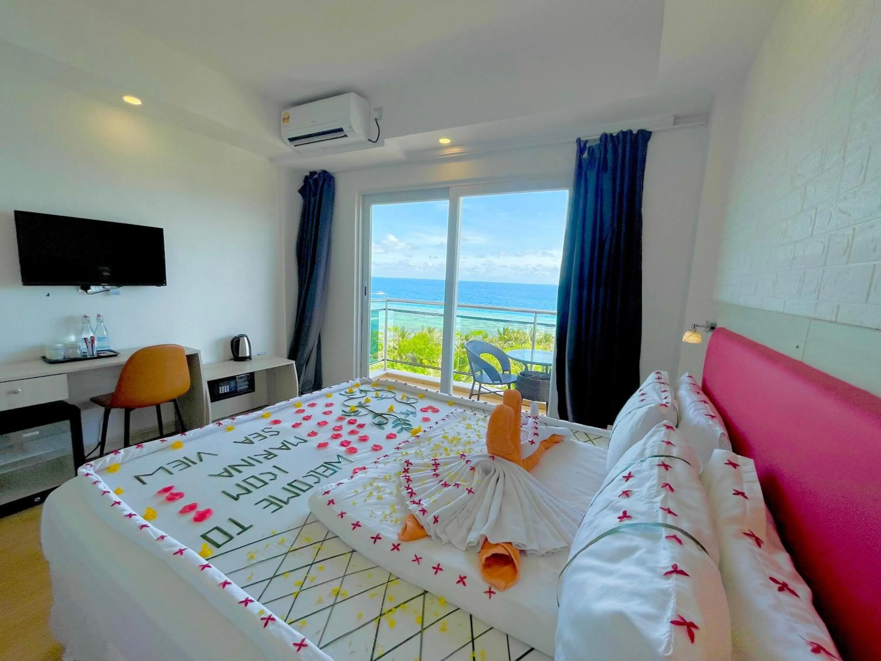 TV and multimedia, Bed in iCom Marina Sea View