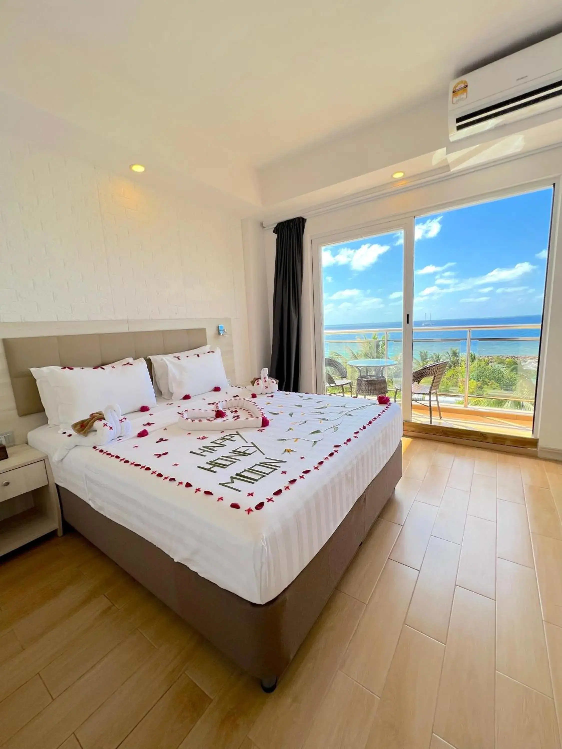 Bed in iCom Marina Sea View Bed in iCom Marina Sea View