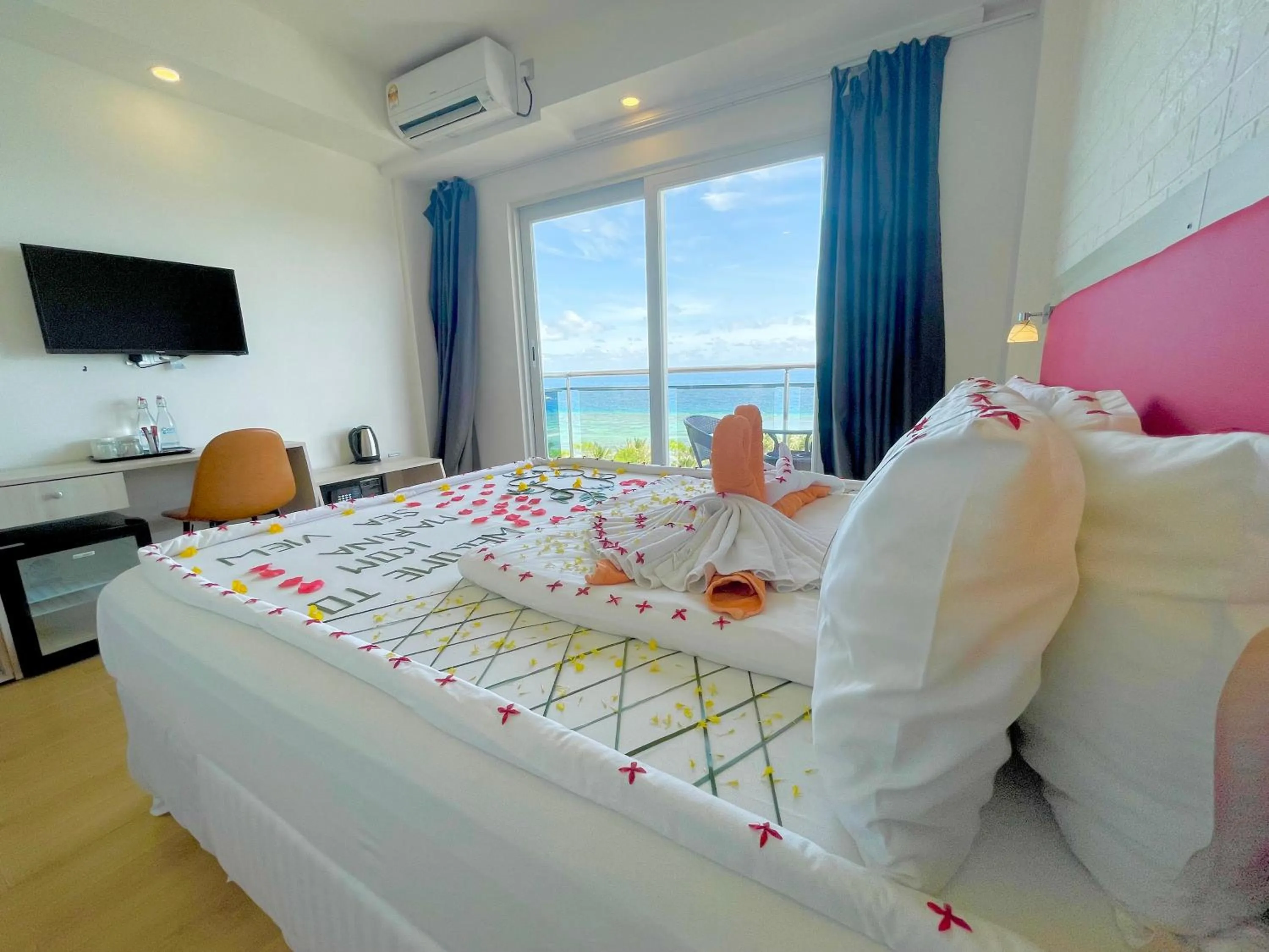 Natural landscape, Bed in iCom Marina Sea View