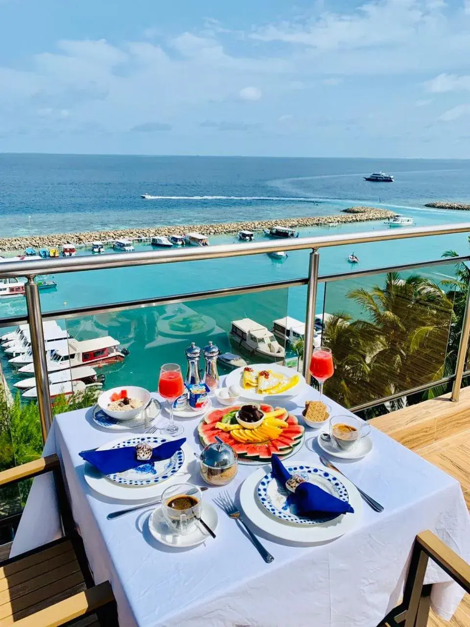 Restaurant/places to eat in iCom Marina Sea View Restaurant/places to eat in iCom Marina Sea View