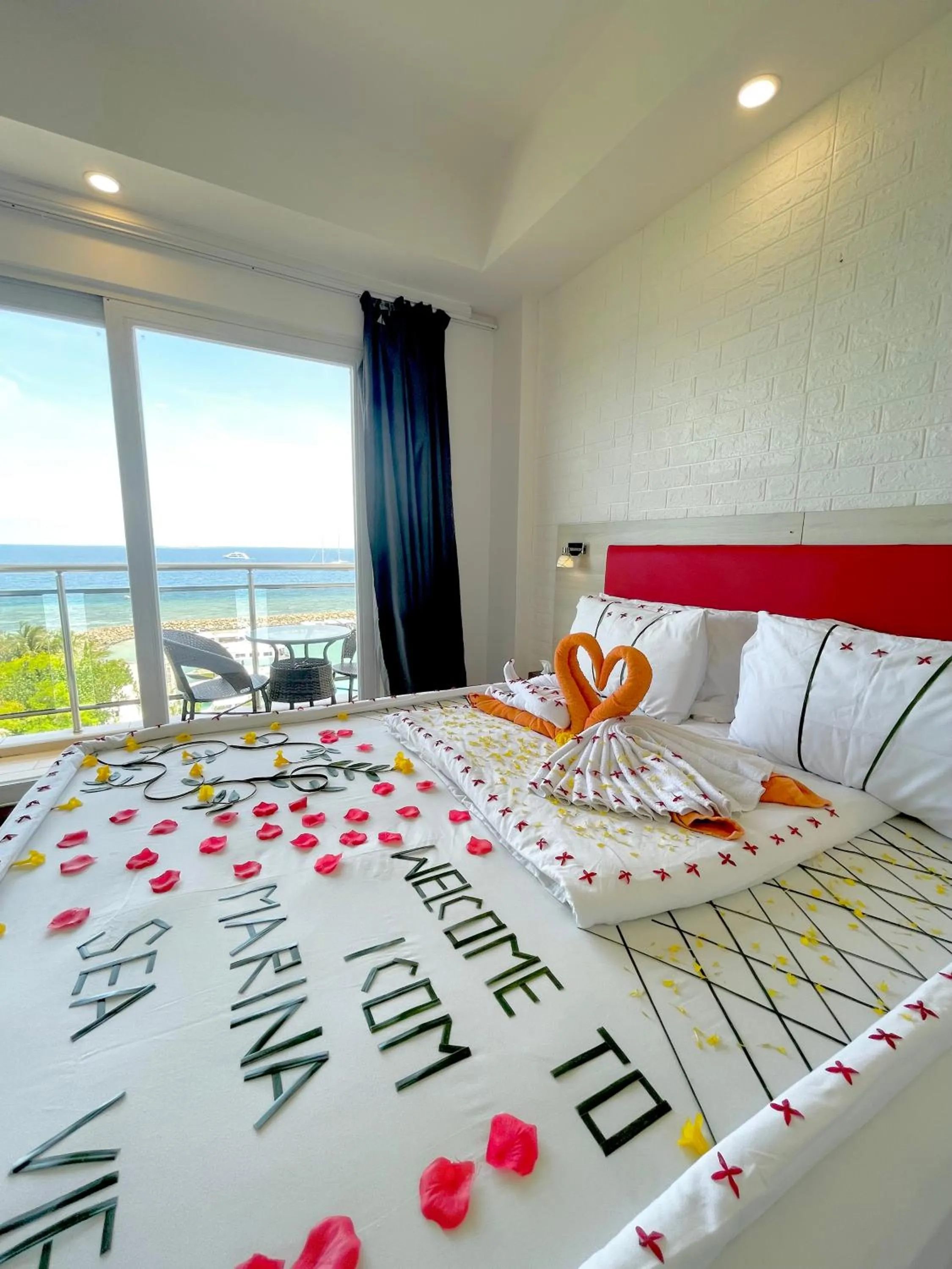 Bed in iCom Marina Sea View