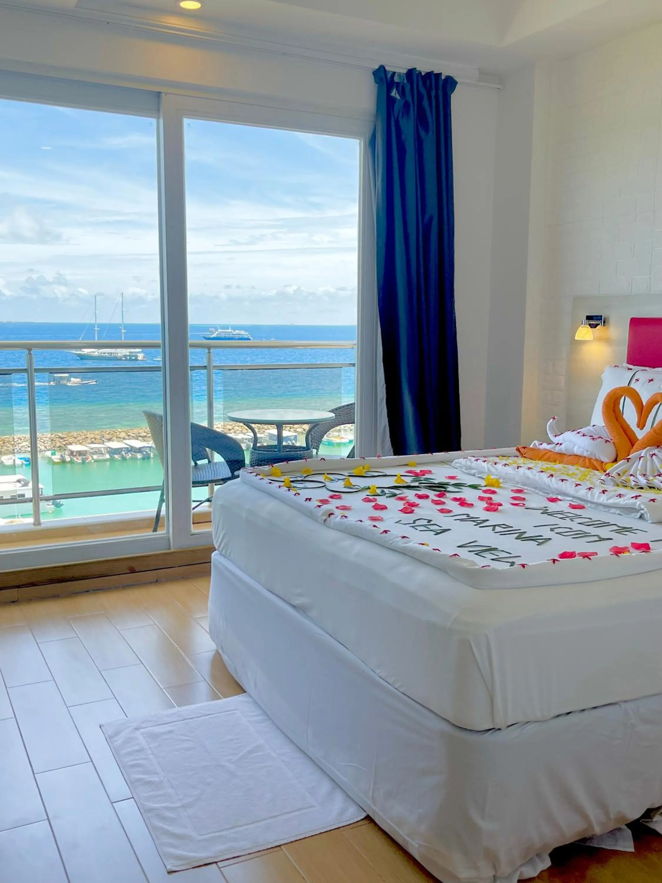 Bed in iCom Marina Sea View