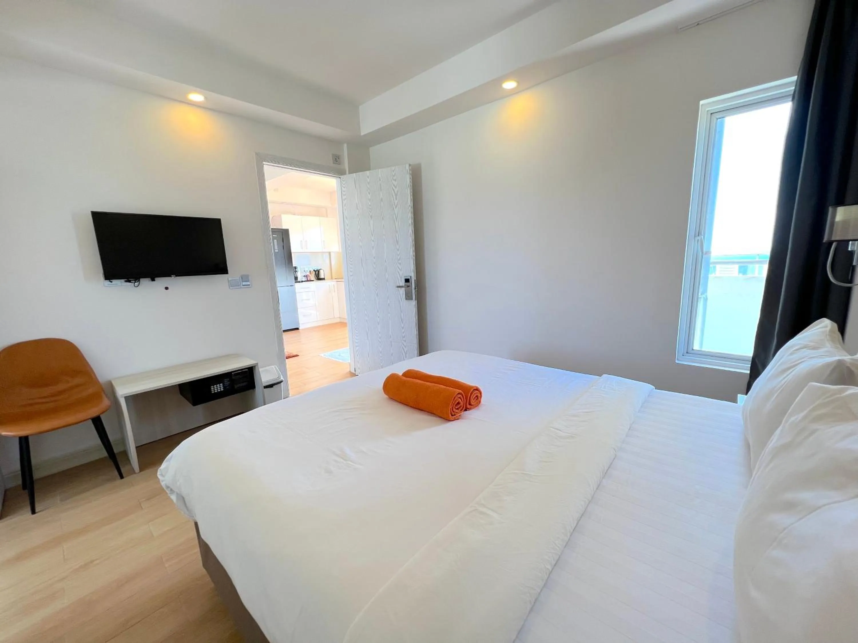 Photo of the whole room, Bed in iCom Marina Sea View