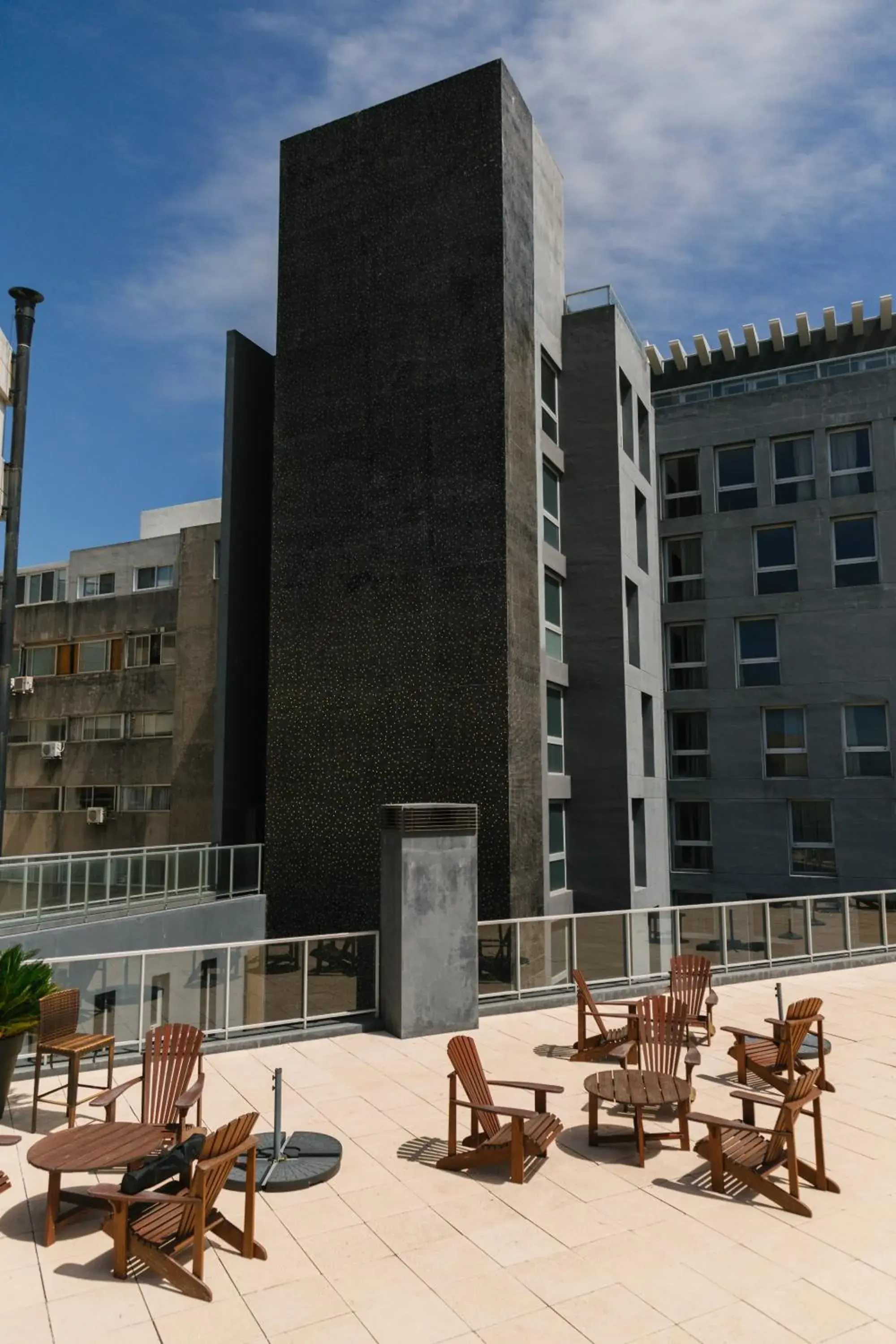 Swimming pool in Opta Coliving Punta Carretas Swimming pool in Opta Coliving Punta Carretas