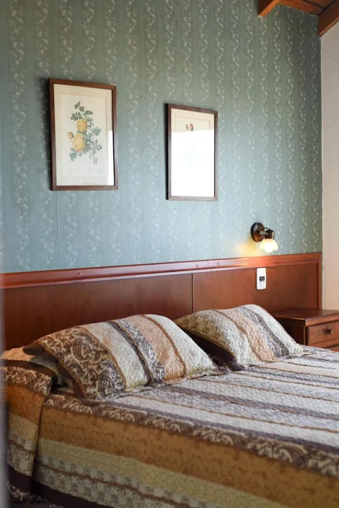 Breakfast, Bed in Hostería Mar de Ajó