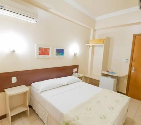 Bedroom, Bed in Bellmont Hotel
