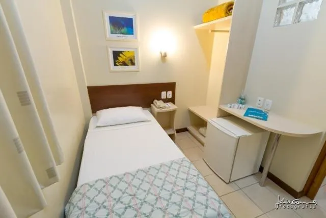 Bedroom, Bed in Bellmont Hotel