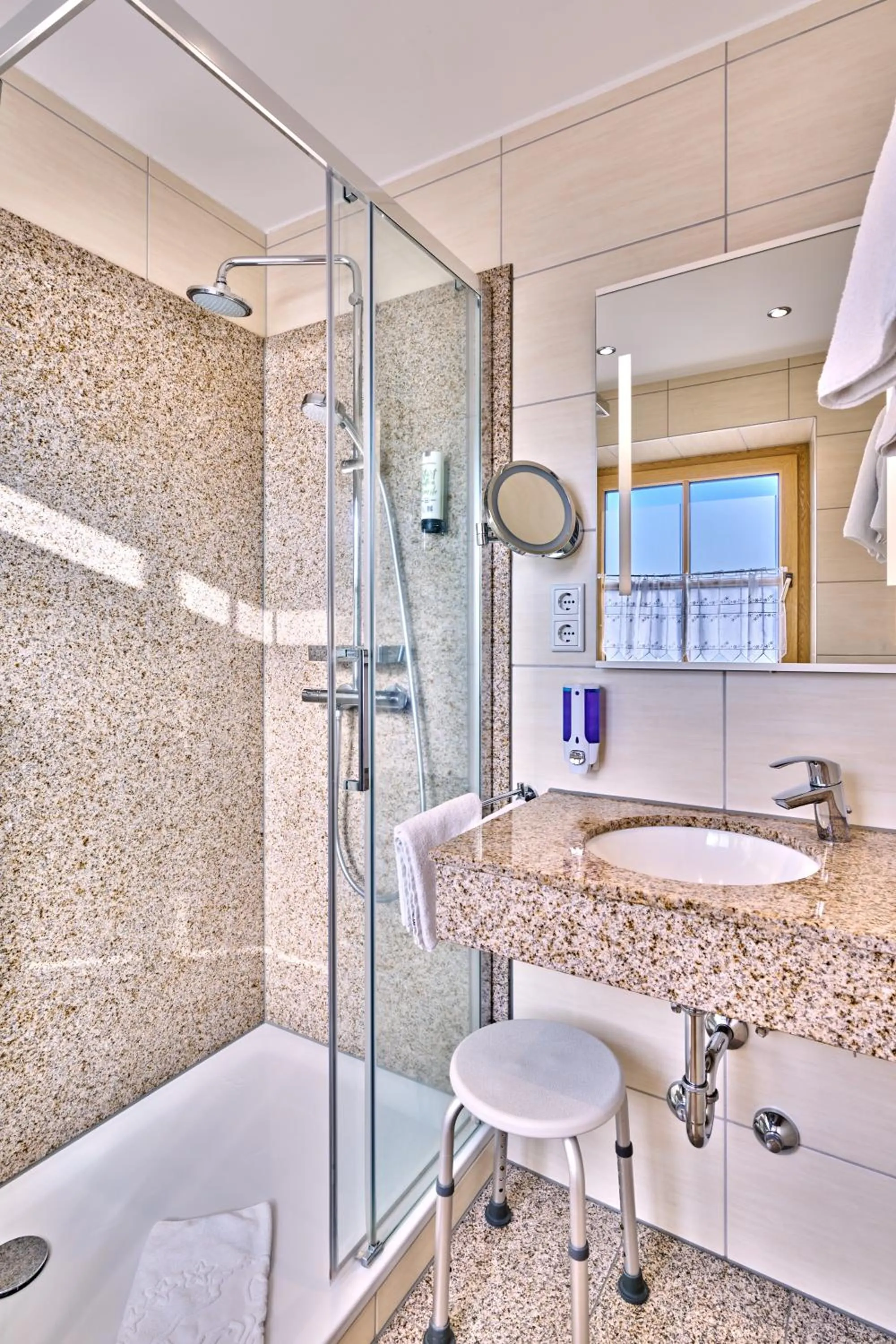 Bathroom in Wander und Aktiv Hotel Rösslwirt